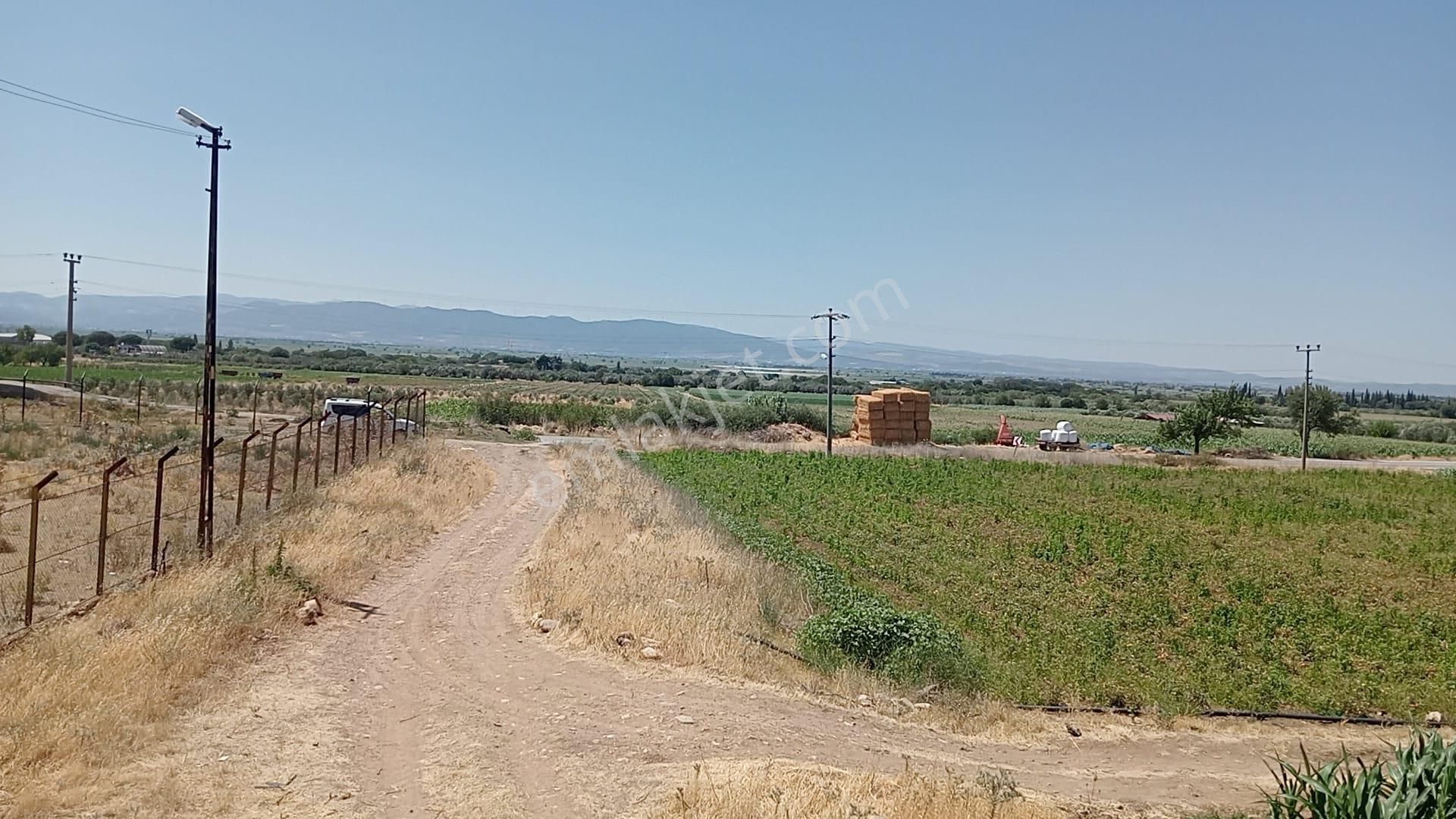 Komutan Emlaktan Bergama Göçbeylide Yatırımlık Arsa - Görsel 13