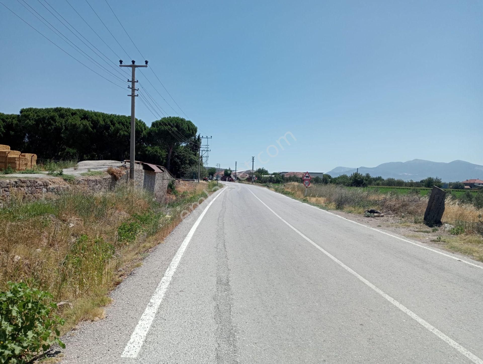 Komutan Emlaktan Bergama Göçbeylide Yatırımlık Arsa - Görsel 3