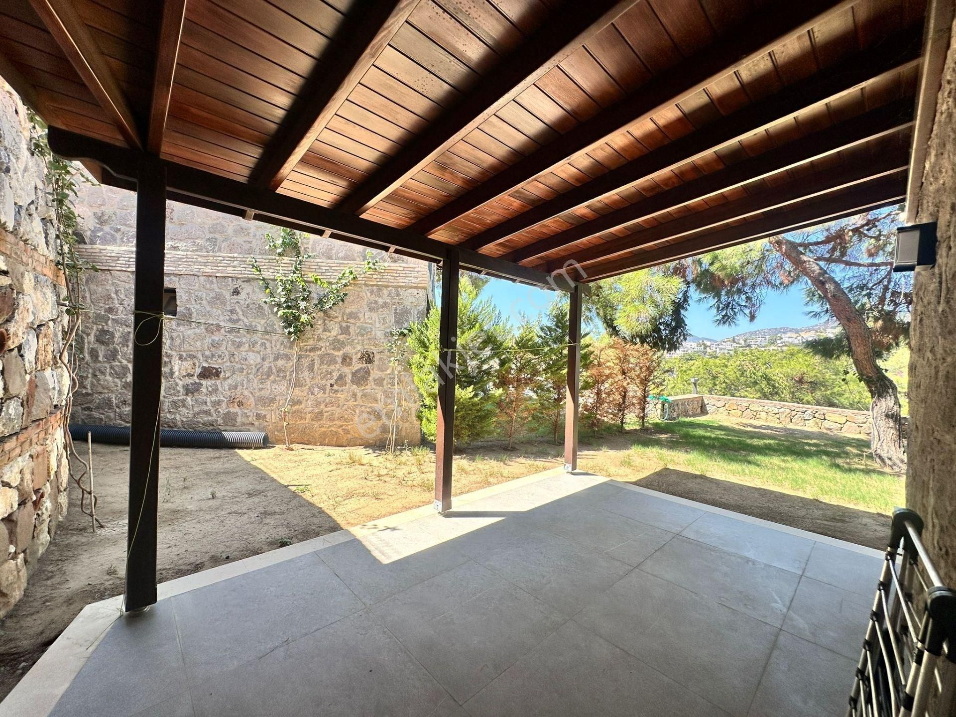 Yeniköy'de Her Yere Yakın Tam Müstakil Bahçeli Dubleks Villa - Görsel 27