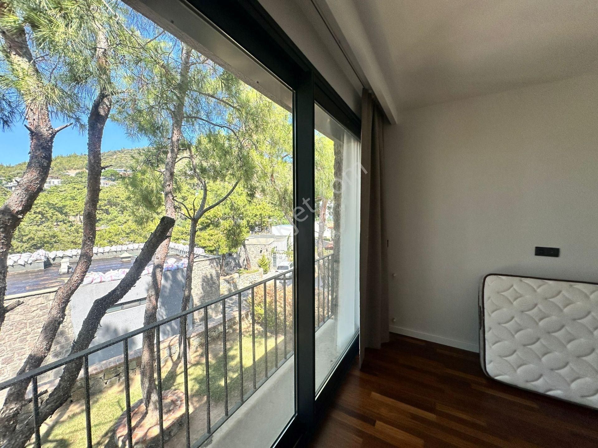 Yeniköy'de Her Yere Yakın Tam Müstakil Bahçeli Dubleks Villa - Görsel 26