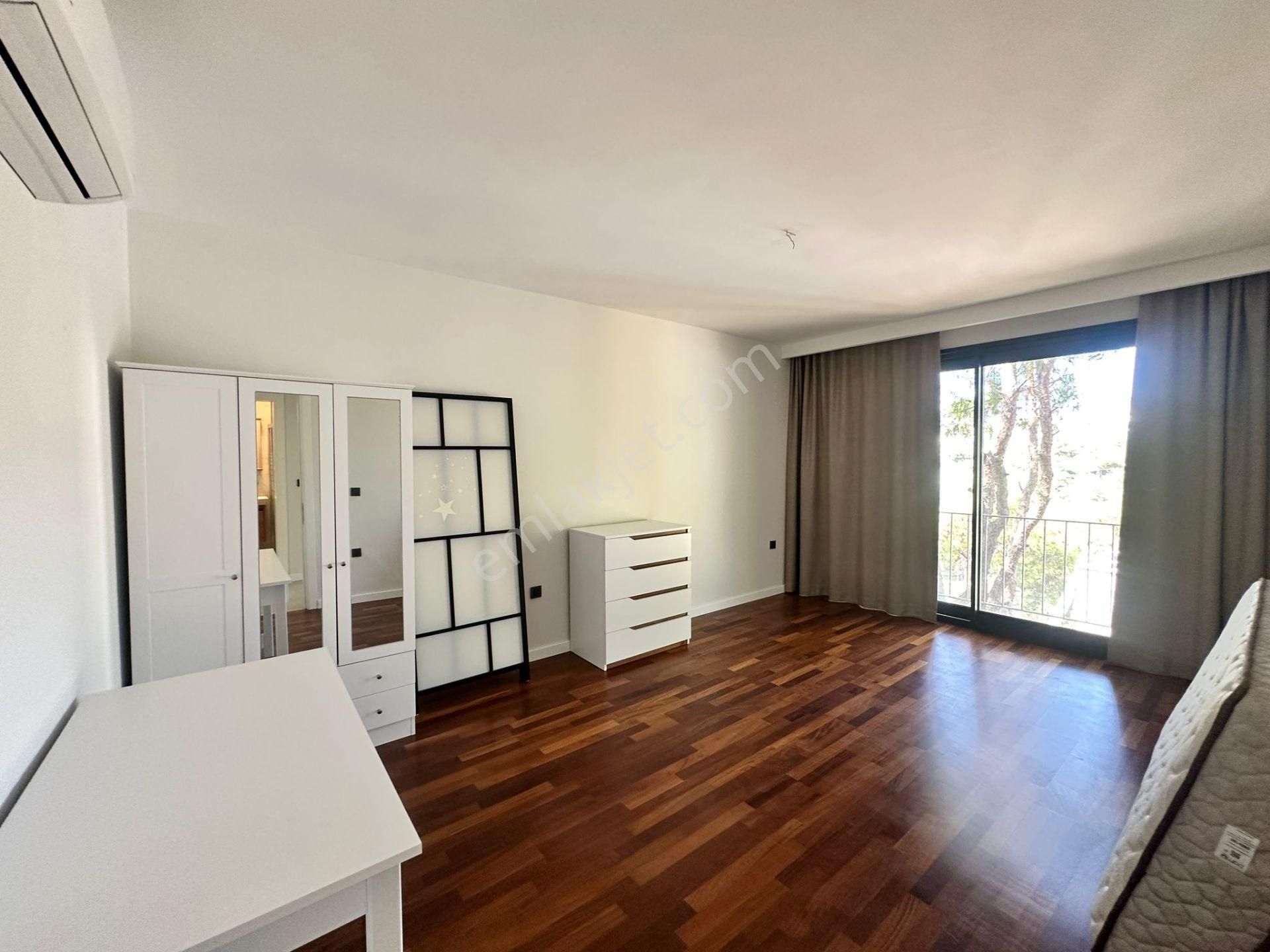 Yeniköy'de Her Yere Yakın Tam Müstakil Bahçeli Dubleks Villa - Görsel 24