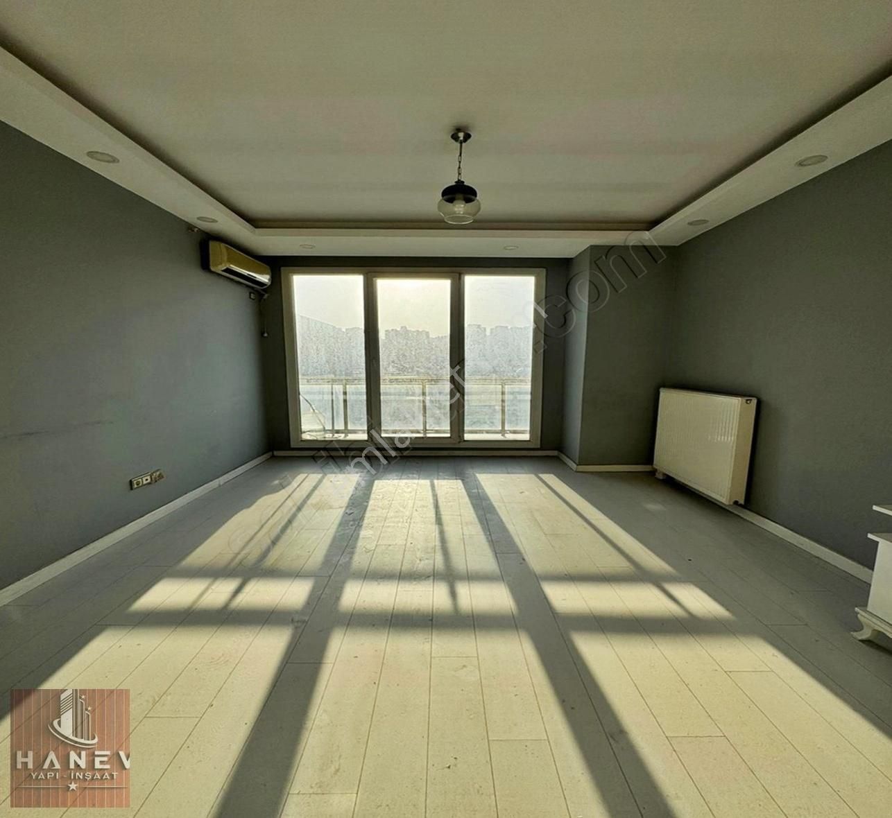 Metrobüse 10 Dakika Site İçerisinde 2+1 Satılık Daire