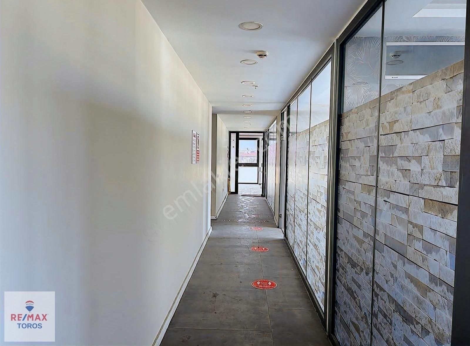 Remax Toros'tan Mersin Limanı'nın Kalbinde Kiralık Ofis Katı - Görsel 10