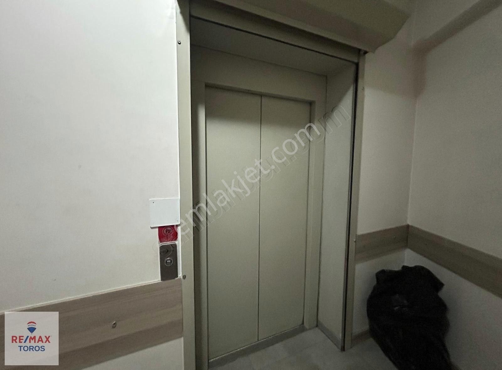 Remax Toros'tan Mersin Limanı'nın Kalbinde Kiralık Ofis Katı - Görsel 23