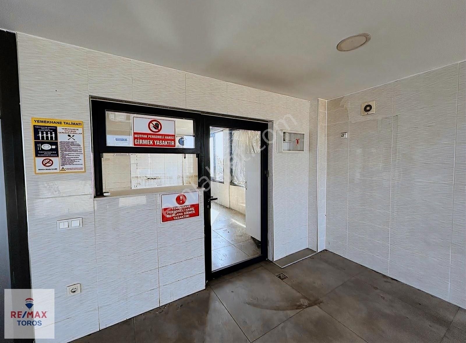 Remax Toros'tan Mersin Limanı'nın Kalbinde Kiralık Ofis Katı - Görsel 8