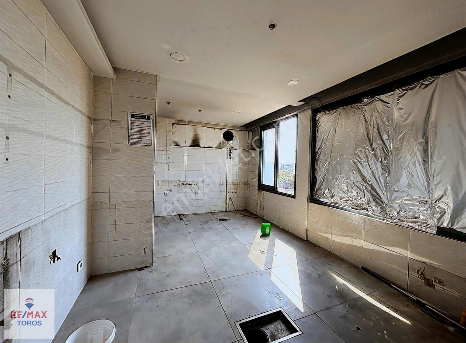 Remax Toros'tan Mersin Limanı'nın Kalbinde Kiralık Ofis Katı - Görsel 22