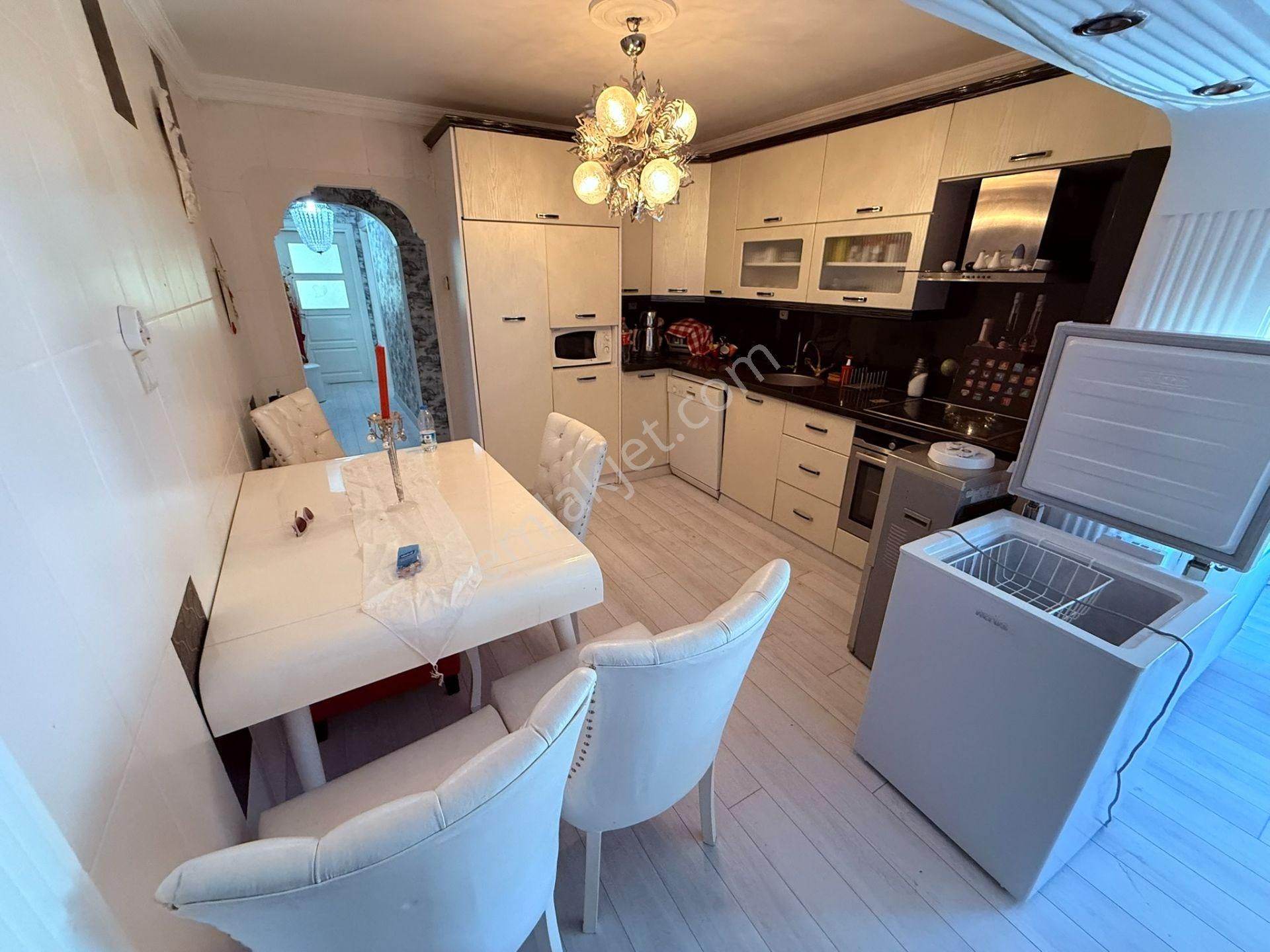 Balçova Ata Caddesi Üzerinde Satılık Manzaralı 3+1 Bakımlı Daire - Görsel 14