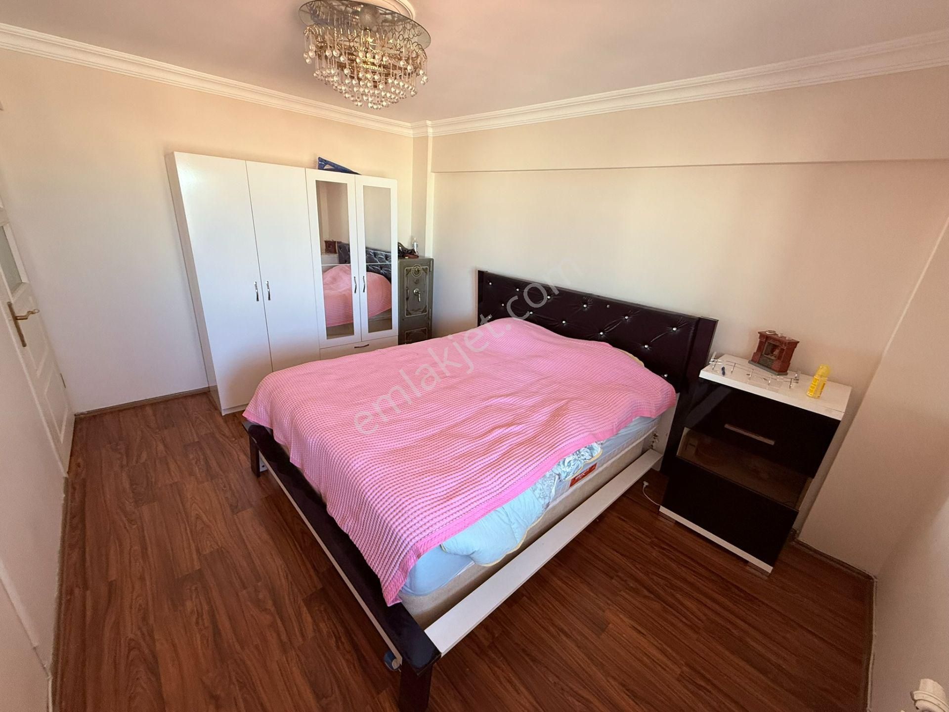 Balçova Ata Caddesi Üzerinde Satılık Manzaralı 3+1 Bakımlı Daire - Görsel 24