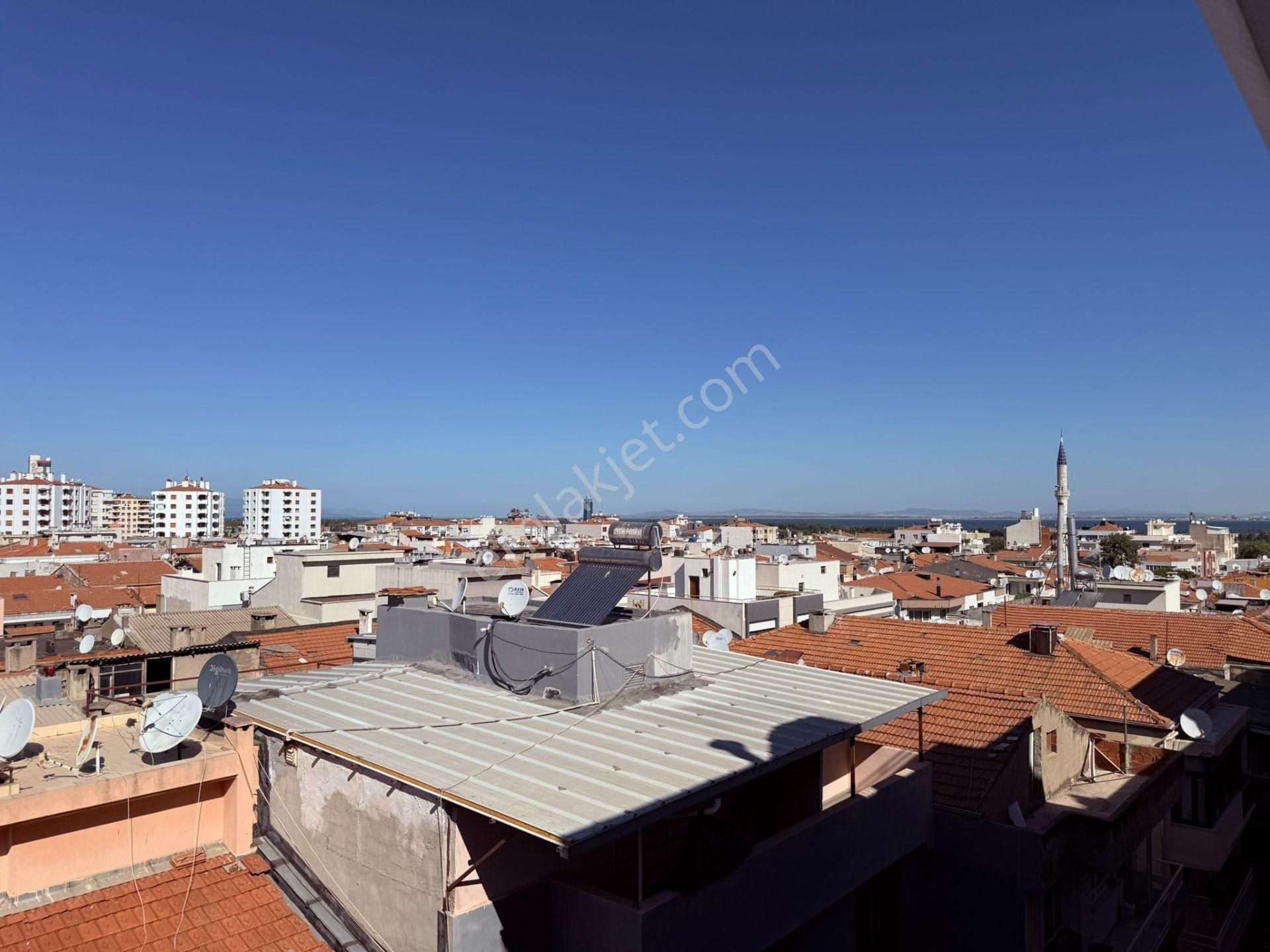 Balçova Ata Caddesi Üzerinde Satılık Manzaralı 3+1 Bakımlı Daire - Görsel 18