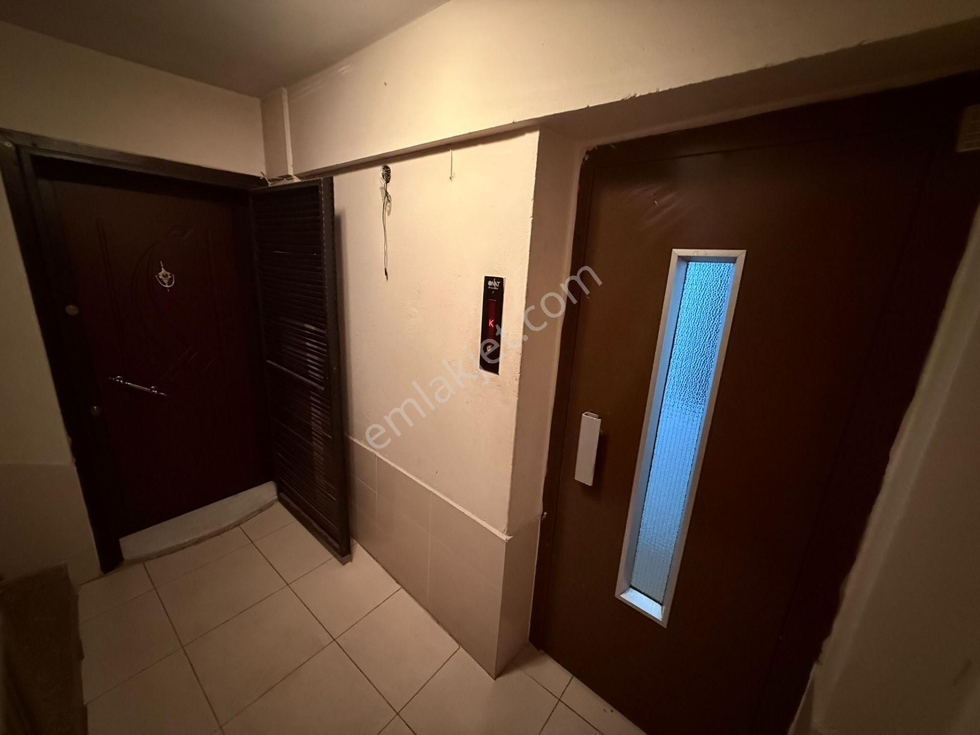 Balçova Ata Caddesi Üzerinde Satılık Manzaralı 3+1 Bakımlı Daire - Görsel 2