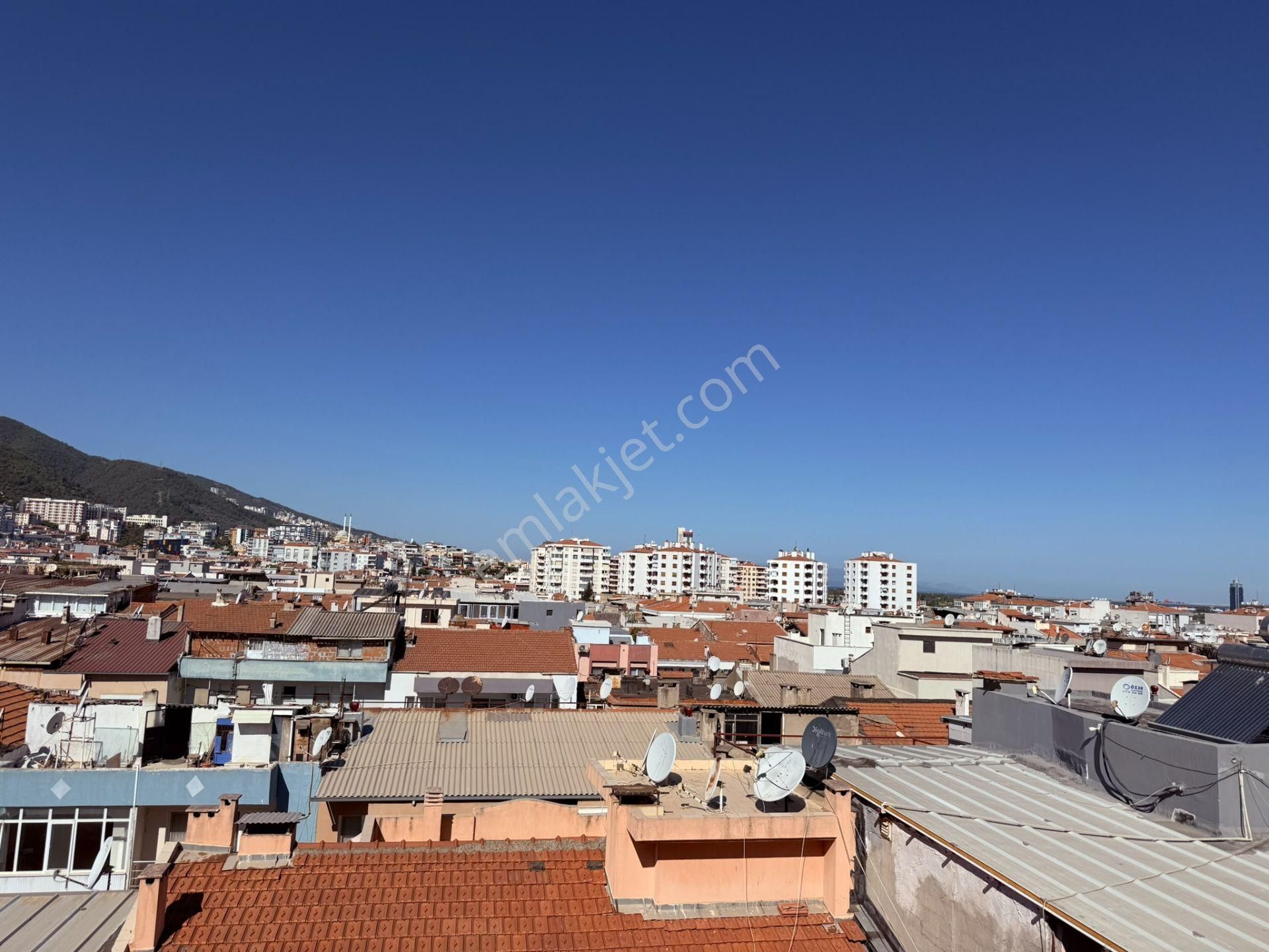 Balçova Ata Caddesi Üzerinde Satılık Manzaralı 3+1 Bakımlı Daire - Görsel 19