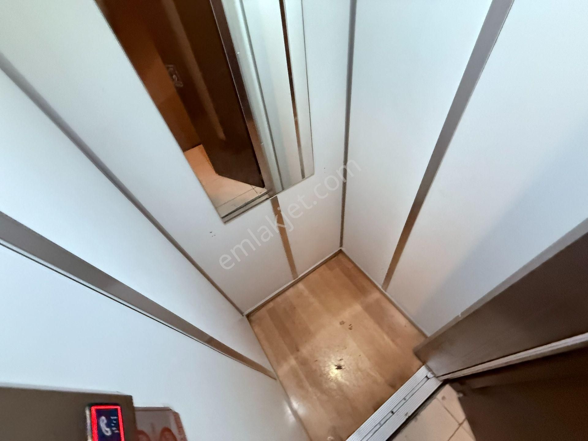 Balçova Ata Caddesi Üzerinde Satılık Manzaralı 3+1 Bakımlı Daire - Görsel 3