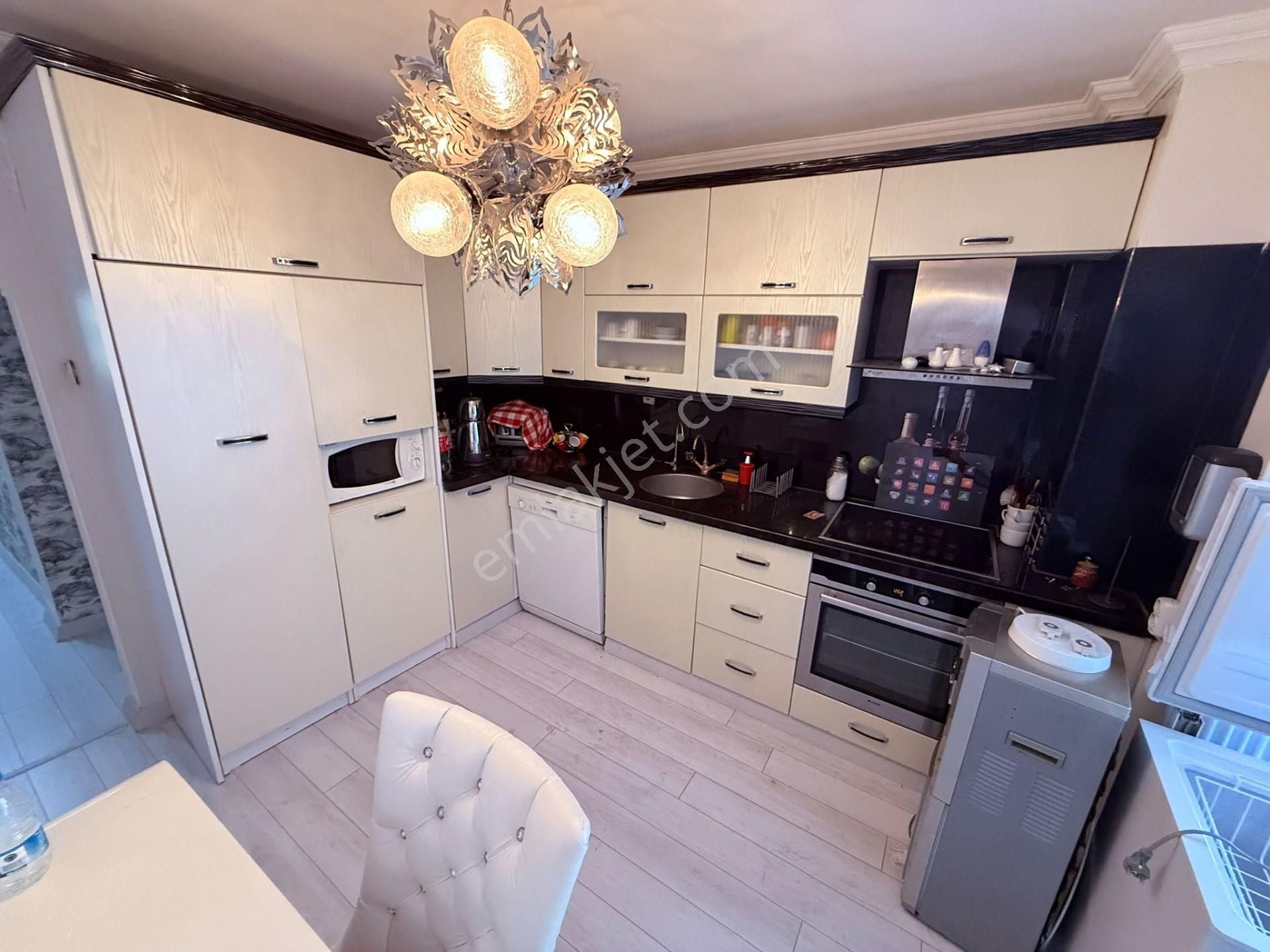 Balçova Ata Caddesi Üzerinde Satılık Manzaralı 3+1 Bakımlı Daire - Görsel 15