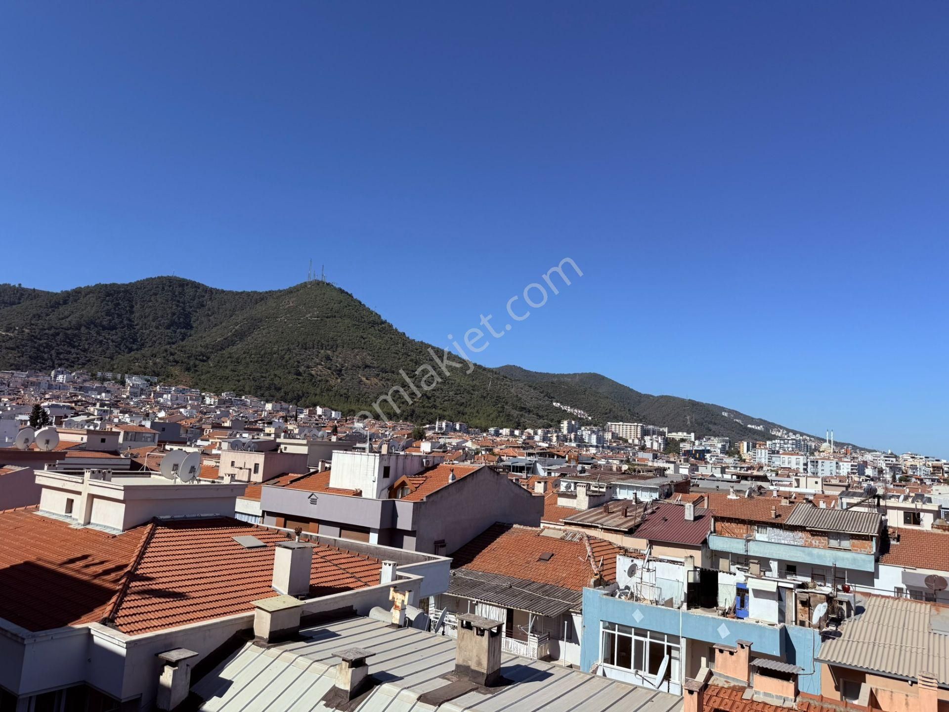 Balçova Ata Caddesi Üzerinde Satılık Manzaralı 3+1 Bakımlı Daire - Görsel 20