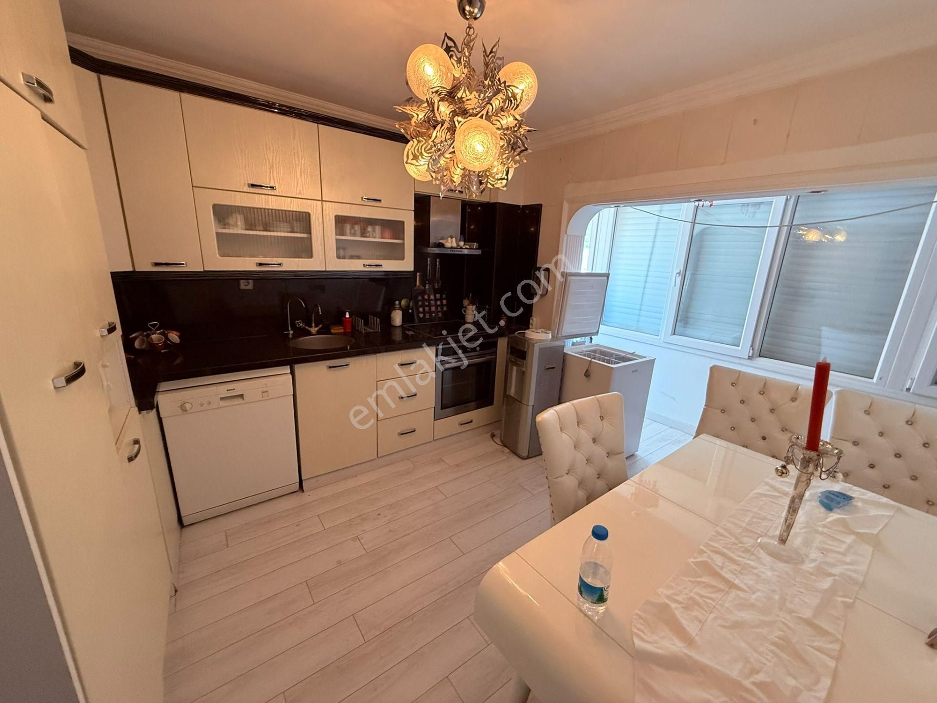 Balçova Ata Caddesi Üzerinde Satılık Manzaralı 3+1 Bakımlı Daire - Görsel 16