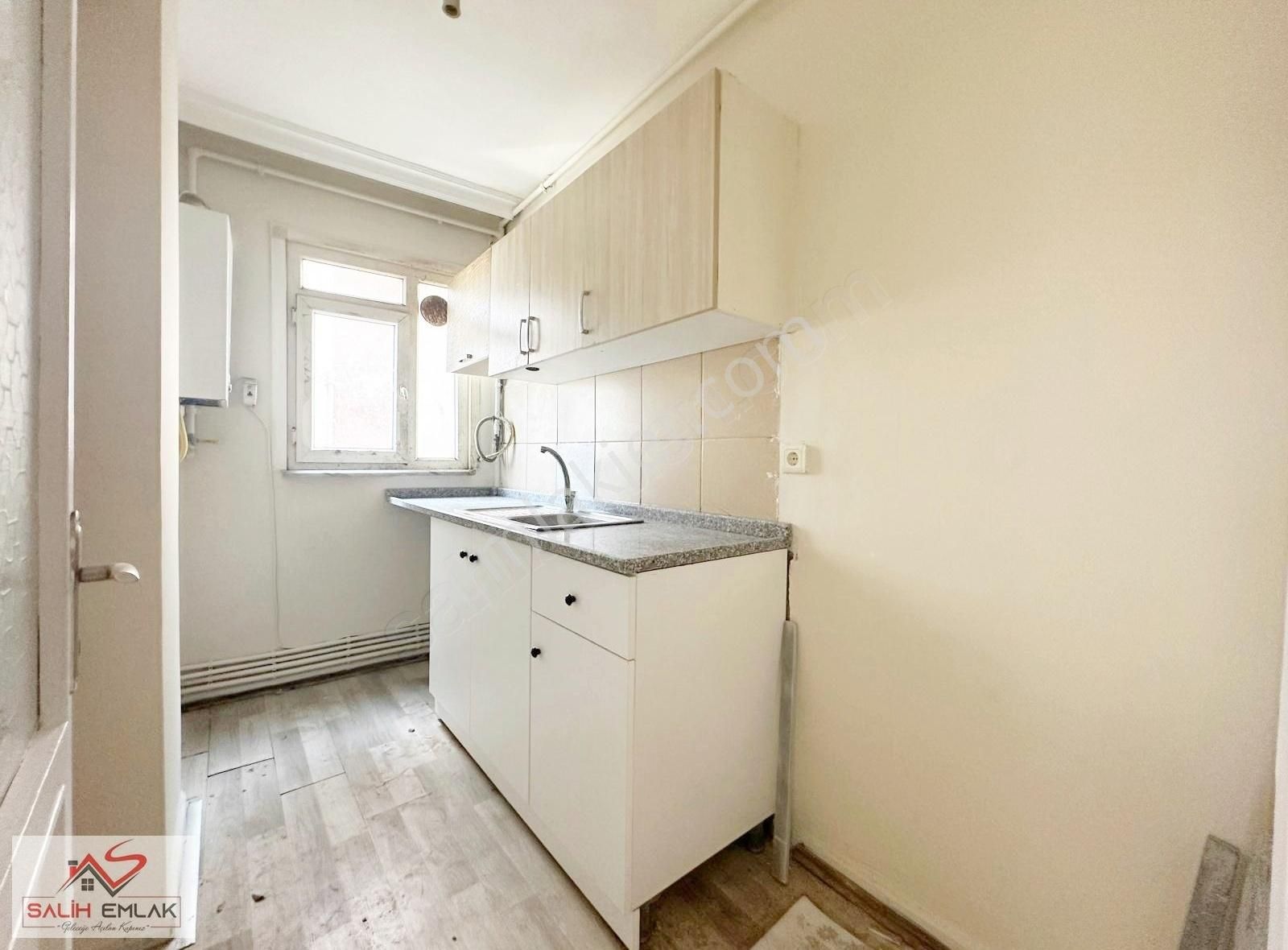 Salih Emlak 'tan Krediye Uygun E5 Metrobüs Yakını Cadde Üstü 2+1 - Görsel 24