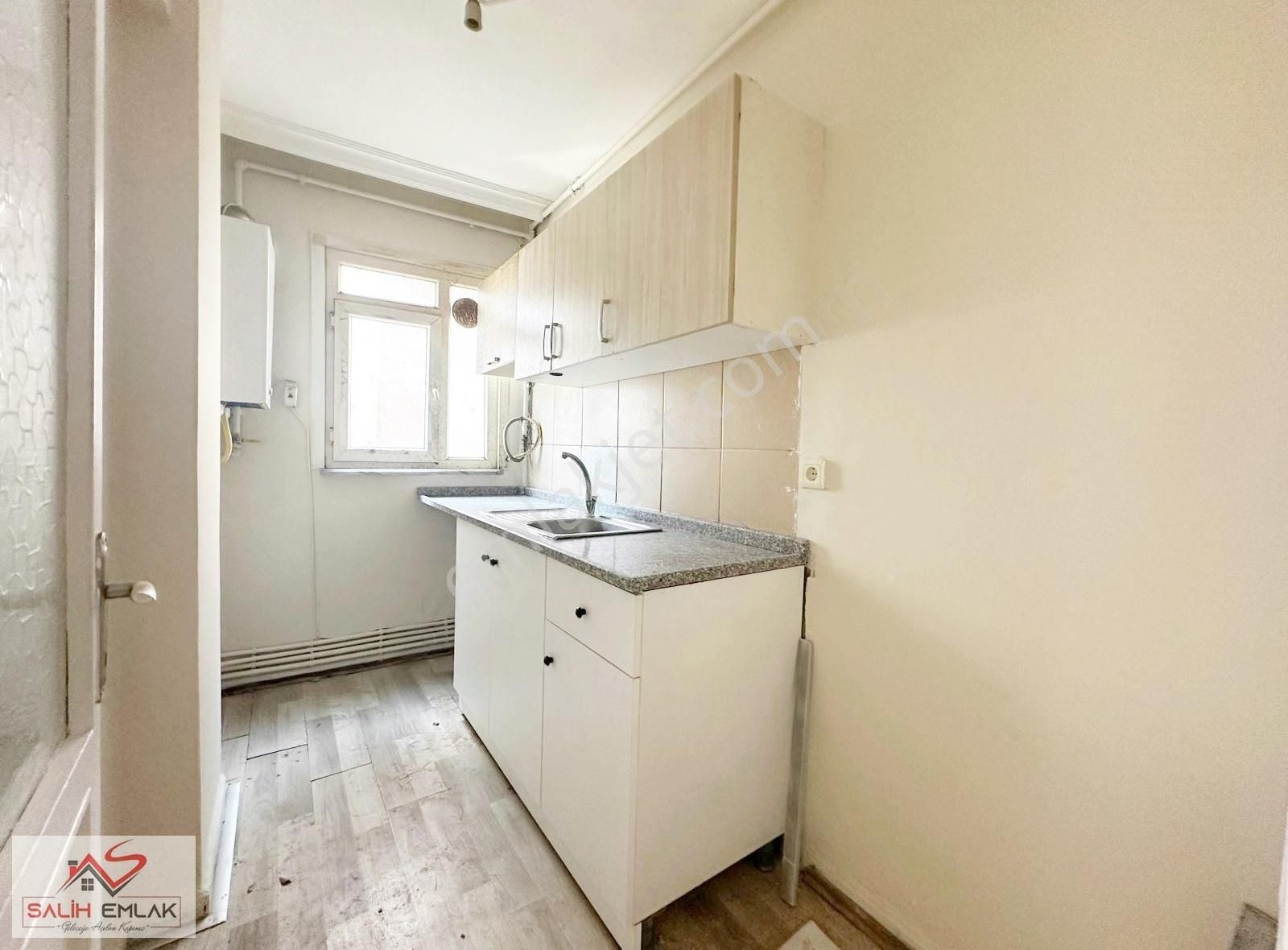 Salih Emlak 'tan Krediye Uygun E5 Metrobüs Yakını Cadde Üstü 2+1 - Görsel 12