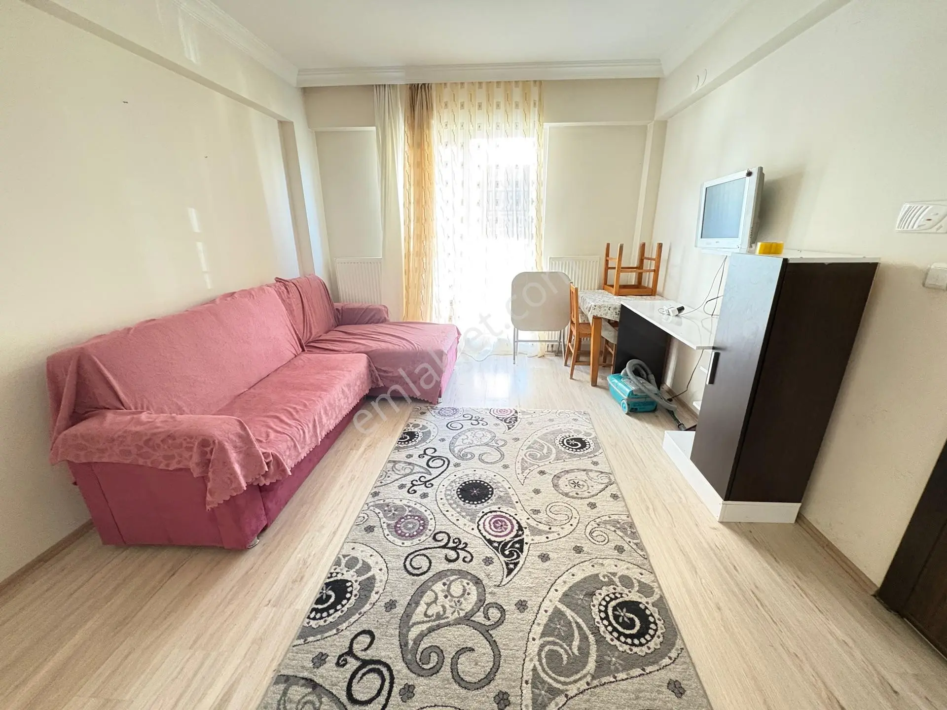 Marmara'dan Edirne Merkez Cem Evi Durağın 1+1 Eşyalı Kiralık Daire