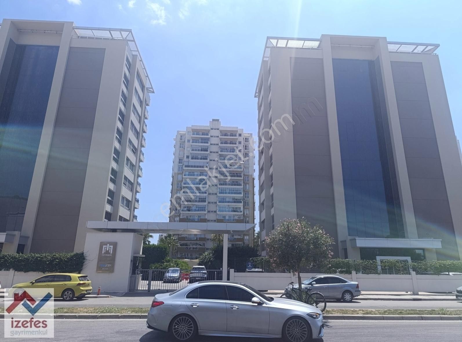 Mavişehir Mi'marin Sitesinde Satılık 3+1 Geniş Daire