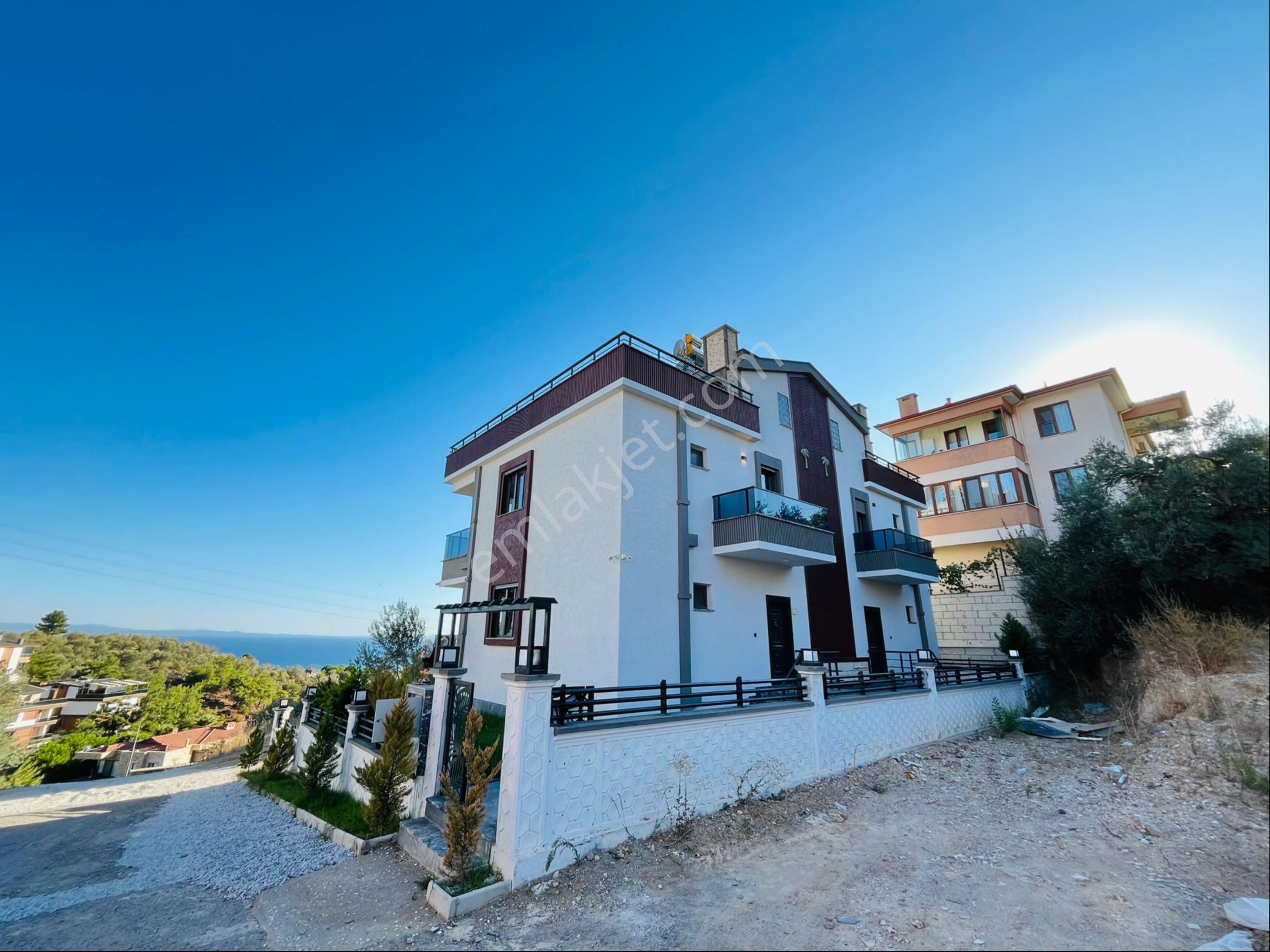 Altınoluk 2 Daire Gibi 4 Katlı Etrafı Kamera Sistemli 4 Kattan Deniz Gören Önü Yeşil Alan İkiz Villa