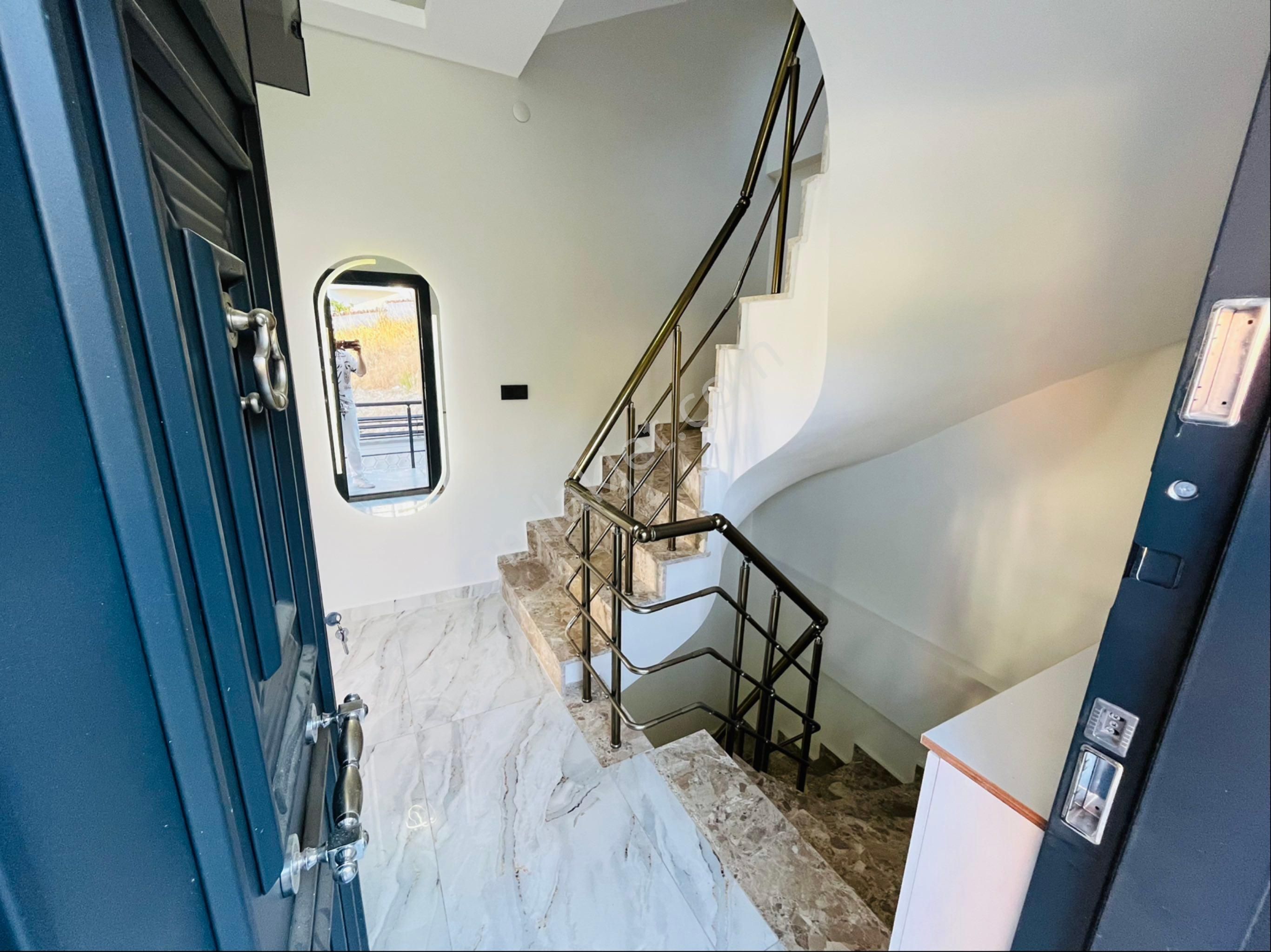 Altınoluk 2 Daire Gibi 4 Katlı Etrafı Kamera Sistemli 4 Kattan Deniz Gören Önü Yeşil Alan İkiz Villa - Görsel 6