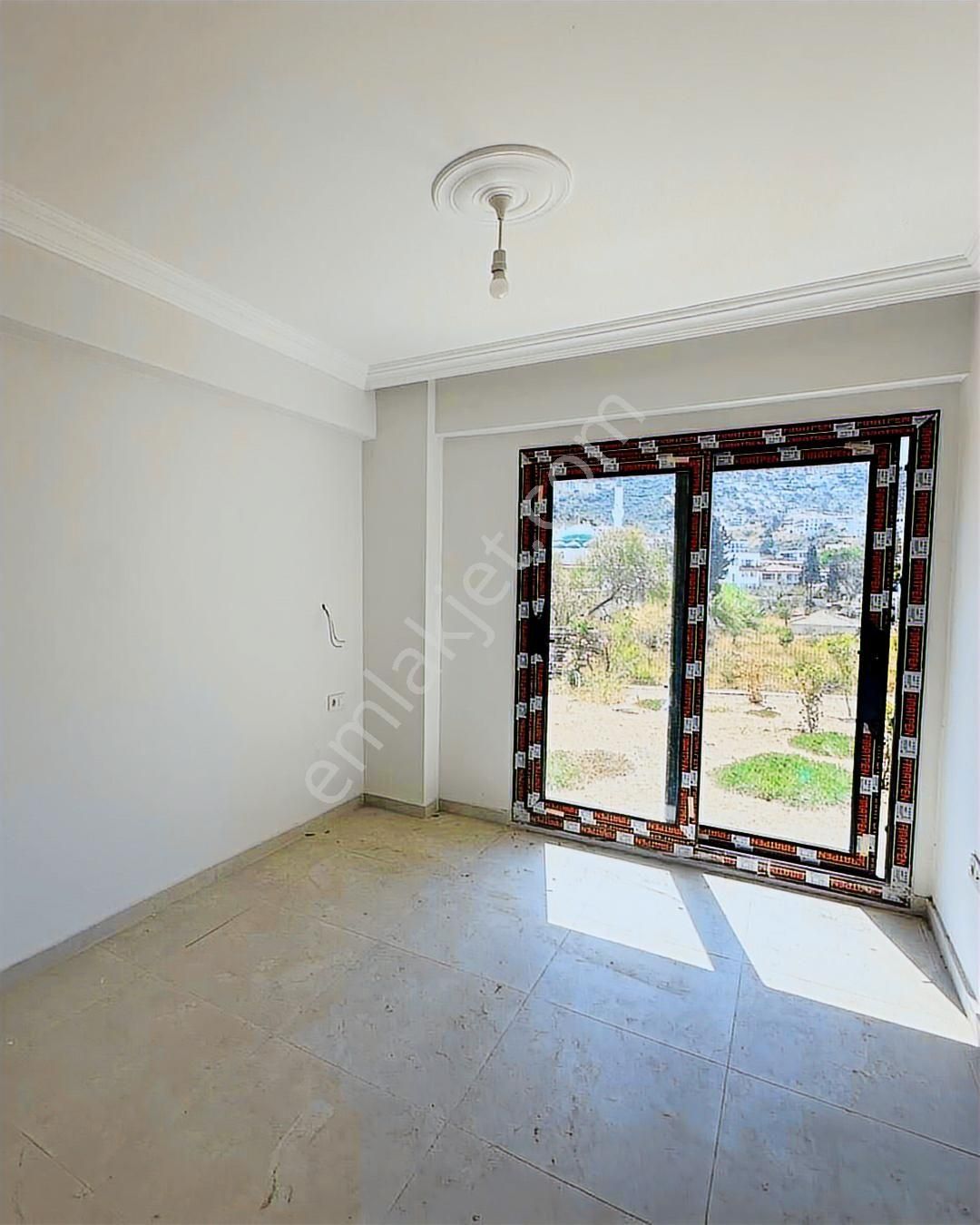 Sıla Emlak'tan Güllük Merkezde Bahçe Katı 1+1 Satılık Daire - Görsel 2