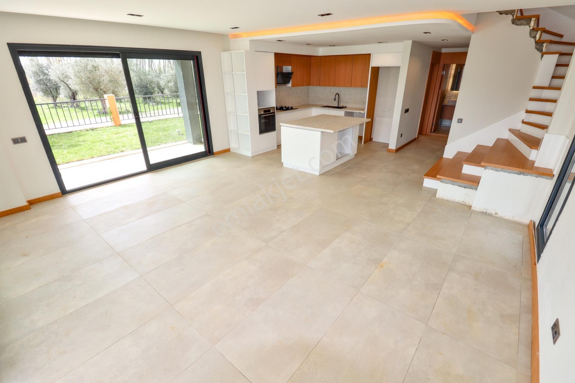 Güre'de 450 M2 Arsa İçinde Özel Havuzlu 4+1 Sıfır Villa - Görsel 17