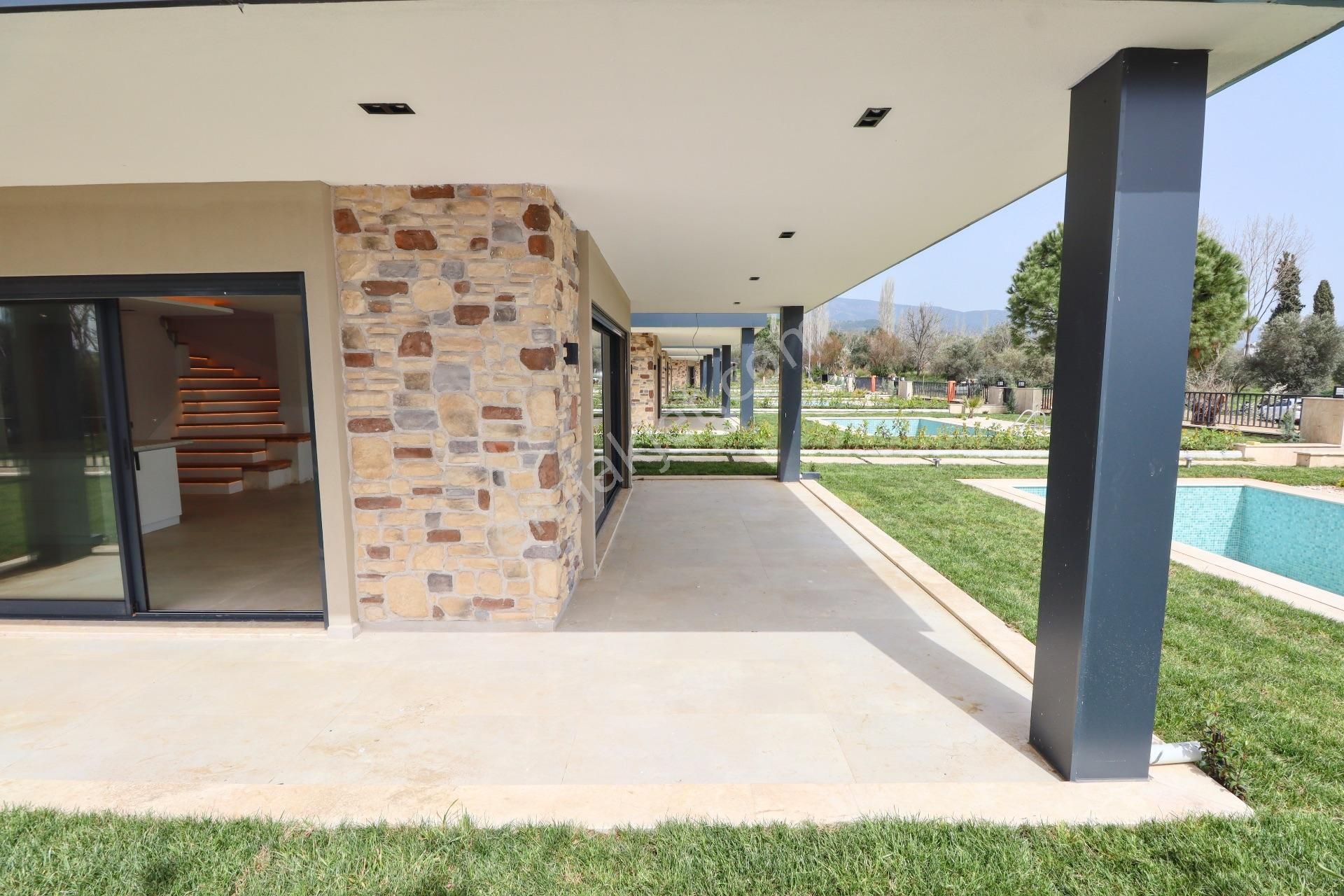 Güre'de 450 M2 Arsa İçinde Özel Havuzlu 4+1 Sıfır Villa - Görsel 14