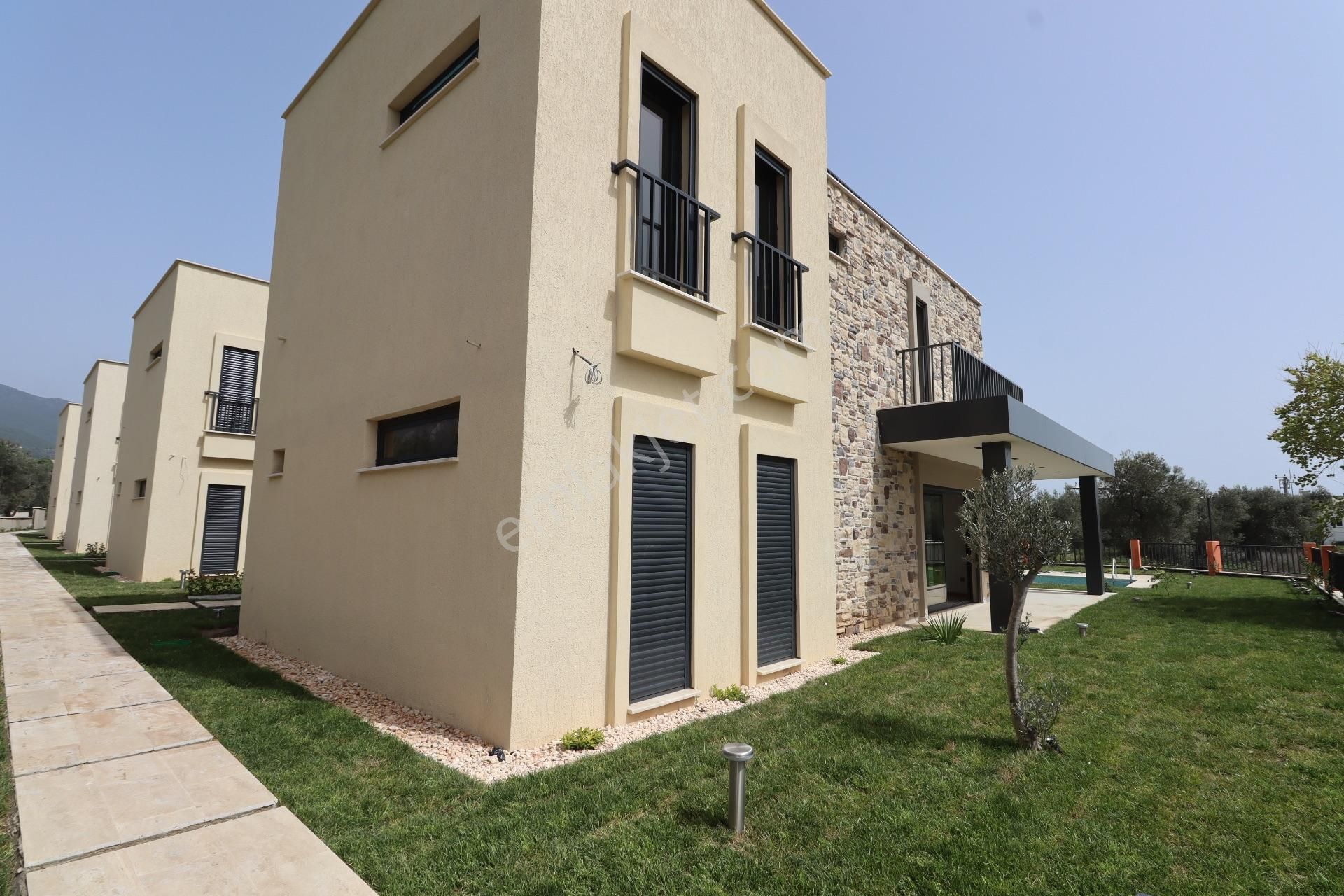 Güre'de 450 M2 Arsa İçinde Özel Havuzlu 4+1 Sıfır Villa - Görsel 15