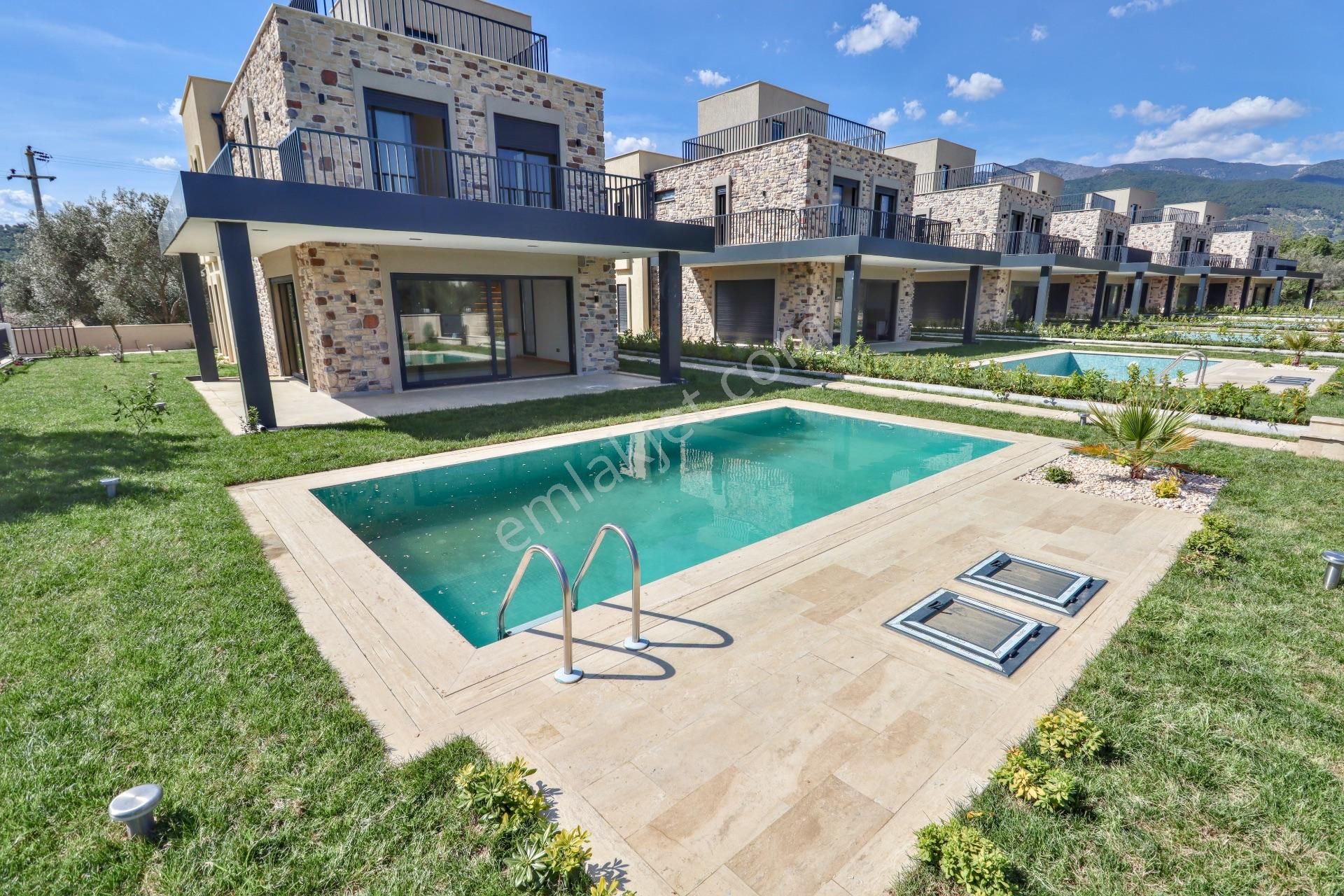 Güre'de 450 M2 Arsa İçinde Özel Havuzlu 4+1 Sıfır Villa - Görsel 2