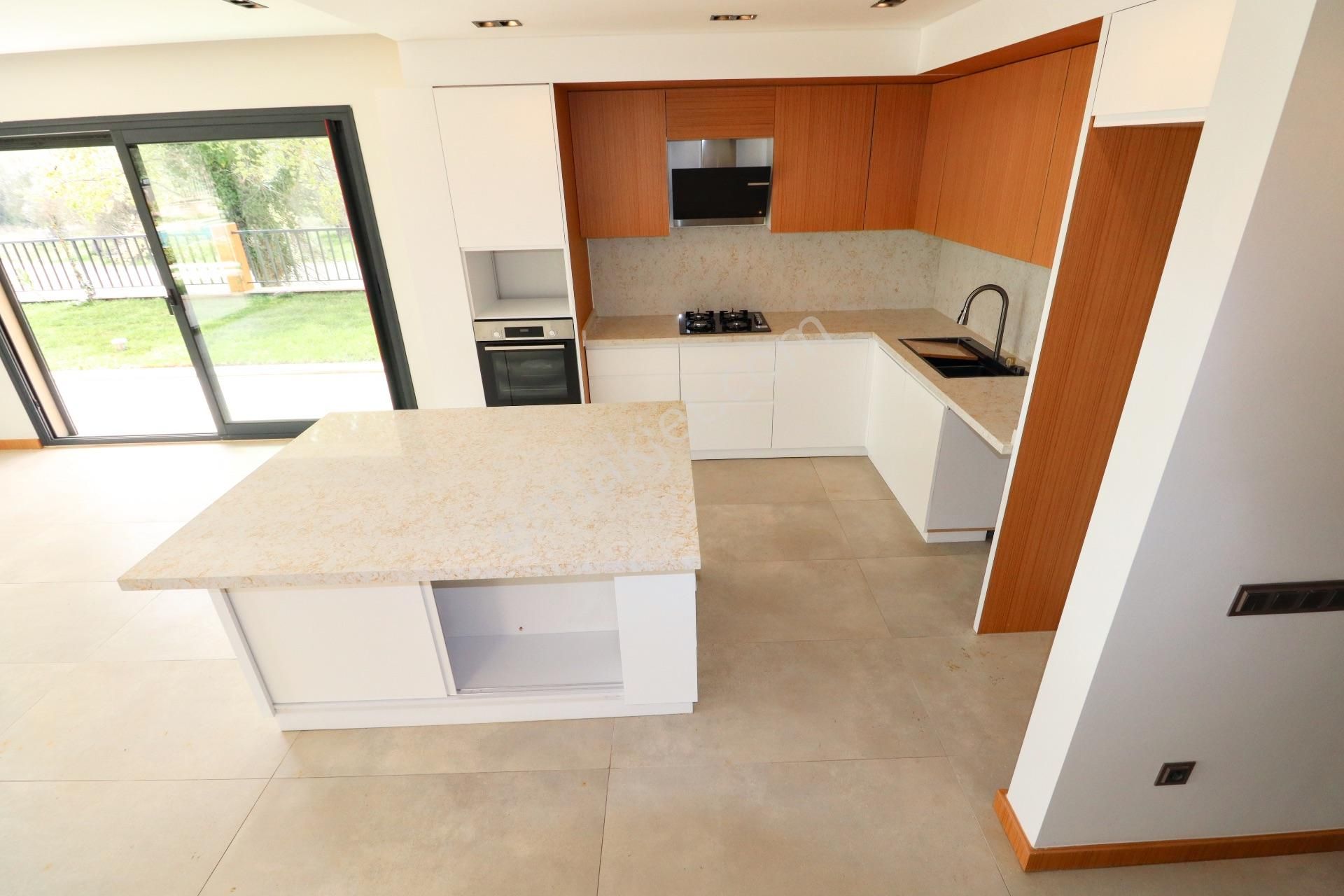 Güre'de 450 M2 Arsa İçinde Özel Havuzlu 4+1 Sıfır Villa - Görsel 22