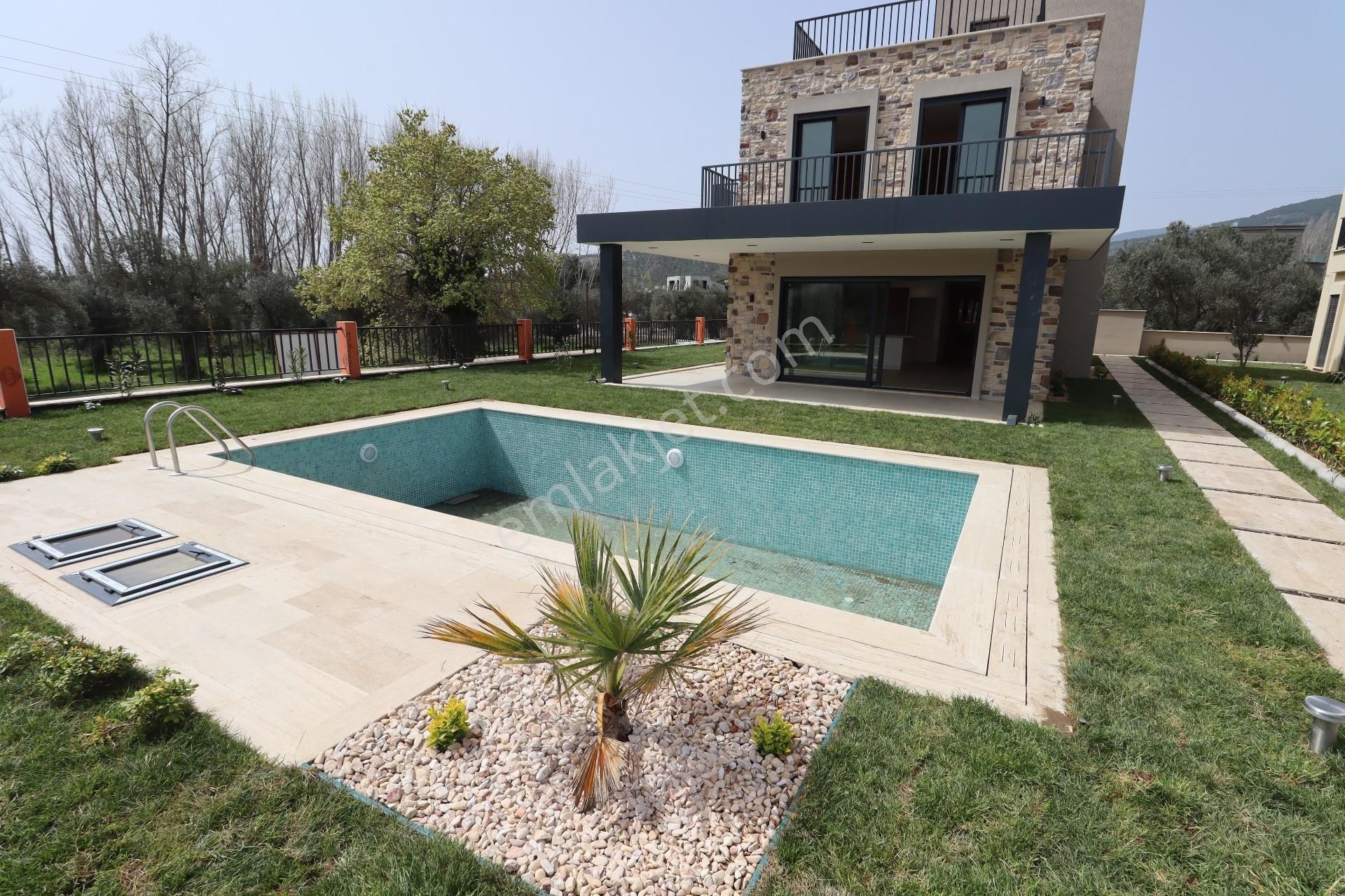 Güre'de 450 M2 Arsa İçinde Özel Havuzlu 4+1 Sıfır Villa - Görsel 10