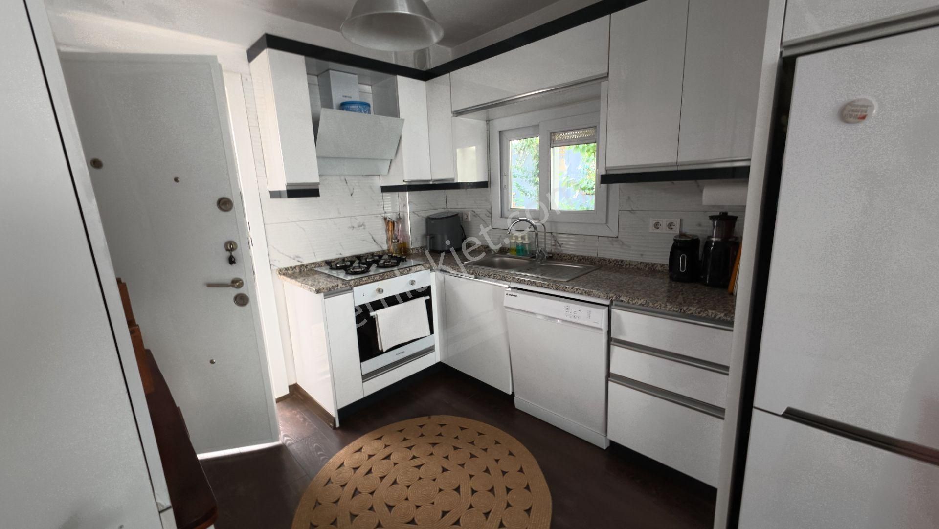 Yeni Foça'da Bahçeli Teraslı Satılık 2+1 Müstakil Ev - Görsel 19