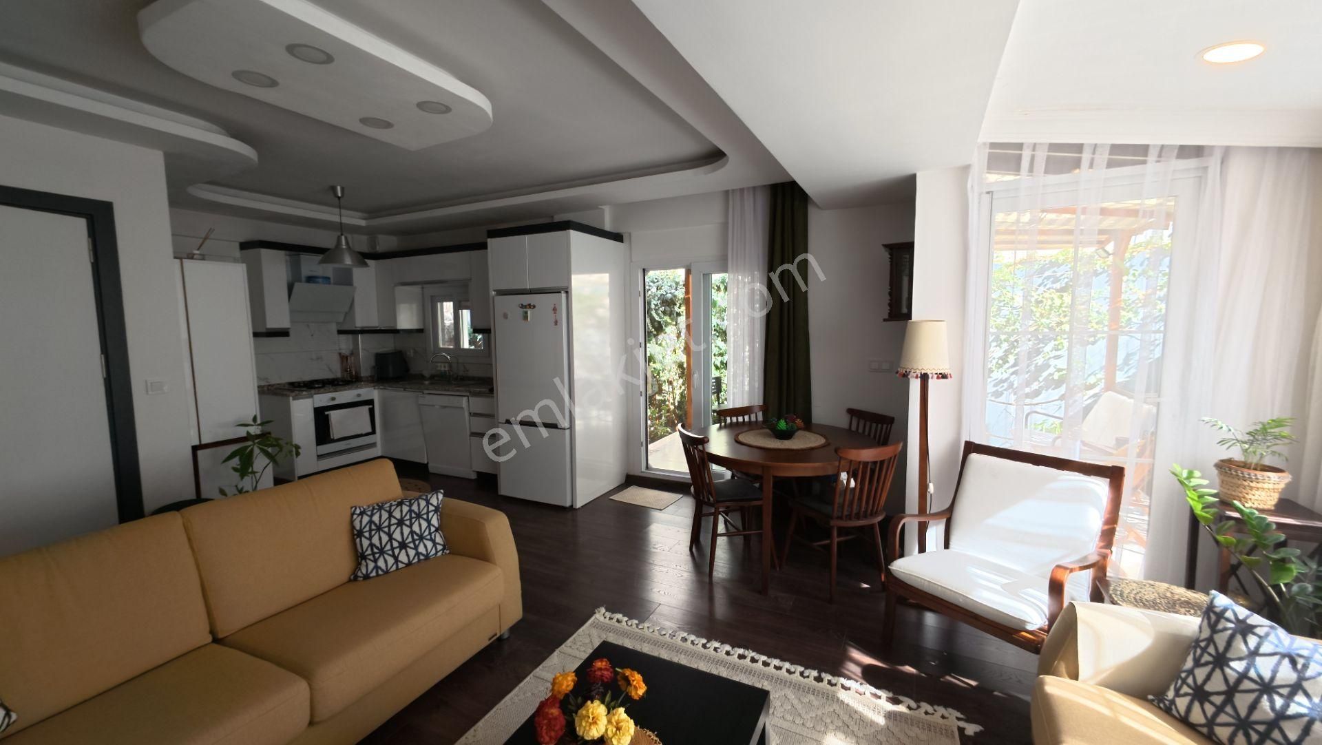 Yeni Foça'da Bahçeli Teraslı Satılık 2+1 Müstakil Ev - Görsel 21