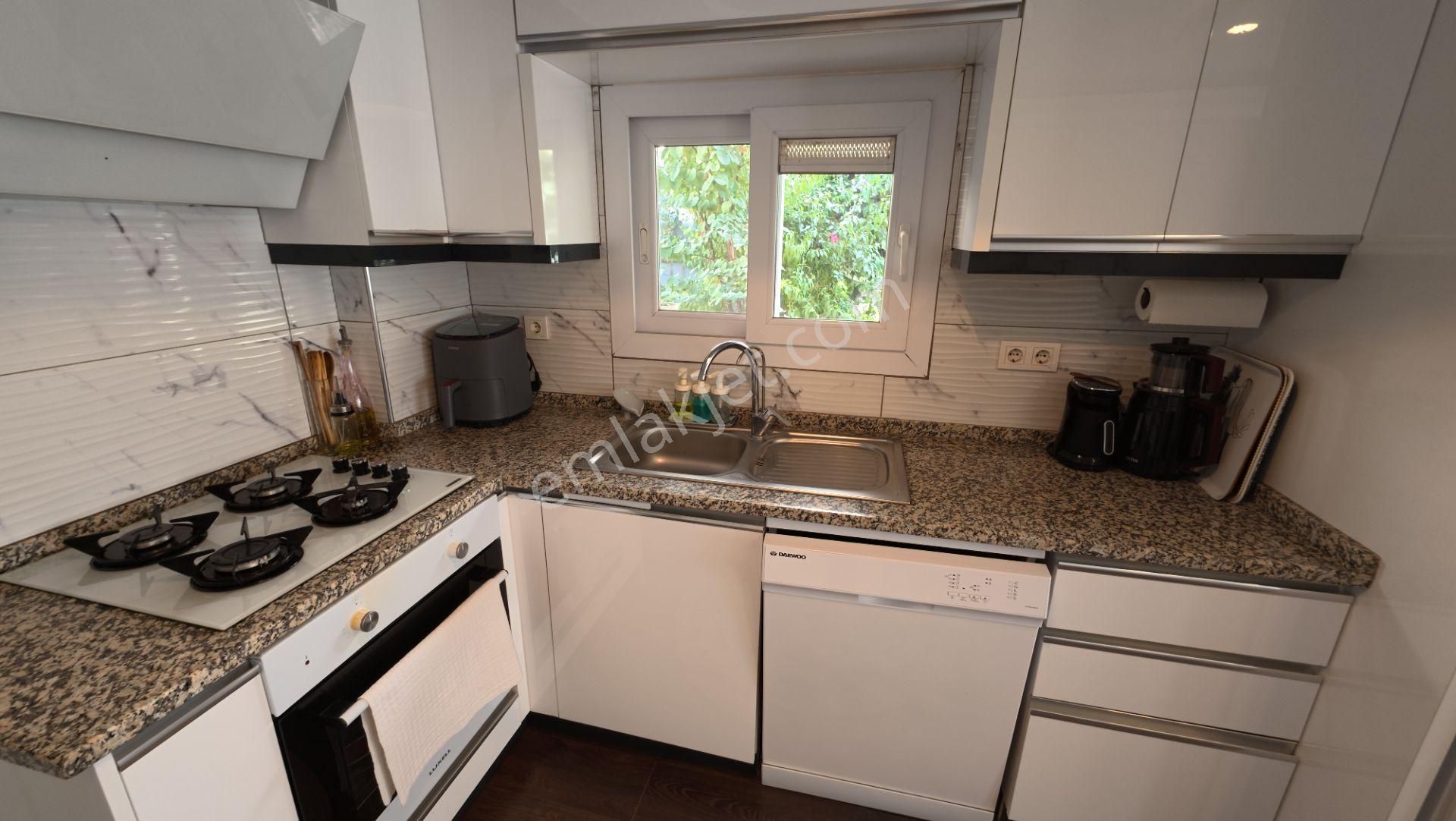 Yeni Foça'da Bahçeli Teraslı Satılık 2+1 Müstakil Ev - Görsel 22