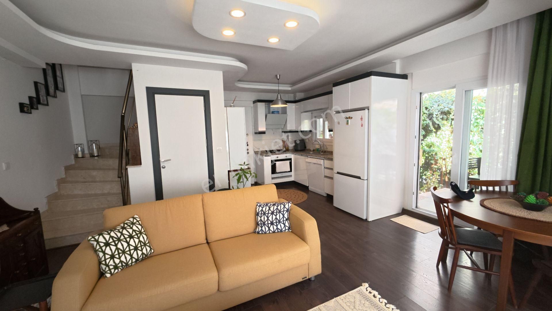 Yeni Foça'da Bahçeli Teraslı Satılık 2+1 Müstakil Ev - Görsel 23