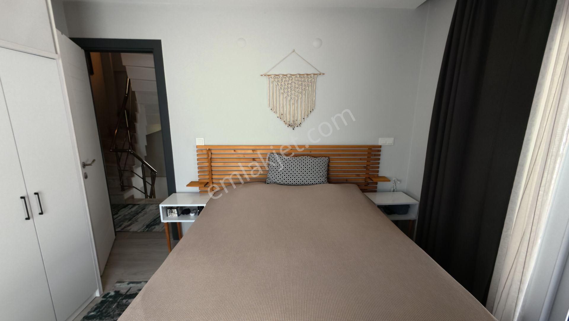 Yeni Foça'da Bahçeli Teraslı Satılık 2+1 Müstakil Ev - Görsel 17