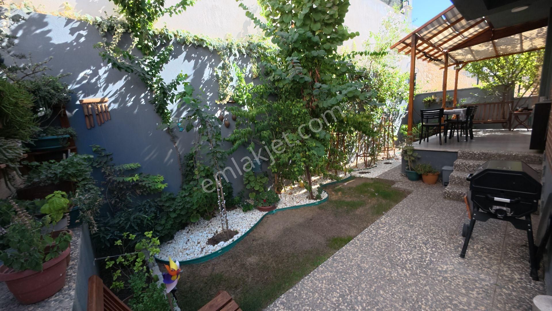 Yeni Foça'da Bahçeli Teraslı Satılık 2+1 Müstakil Ev - Görsel 4