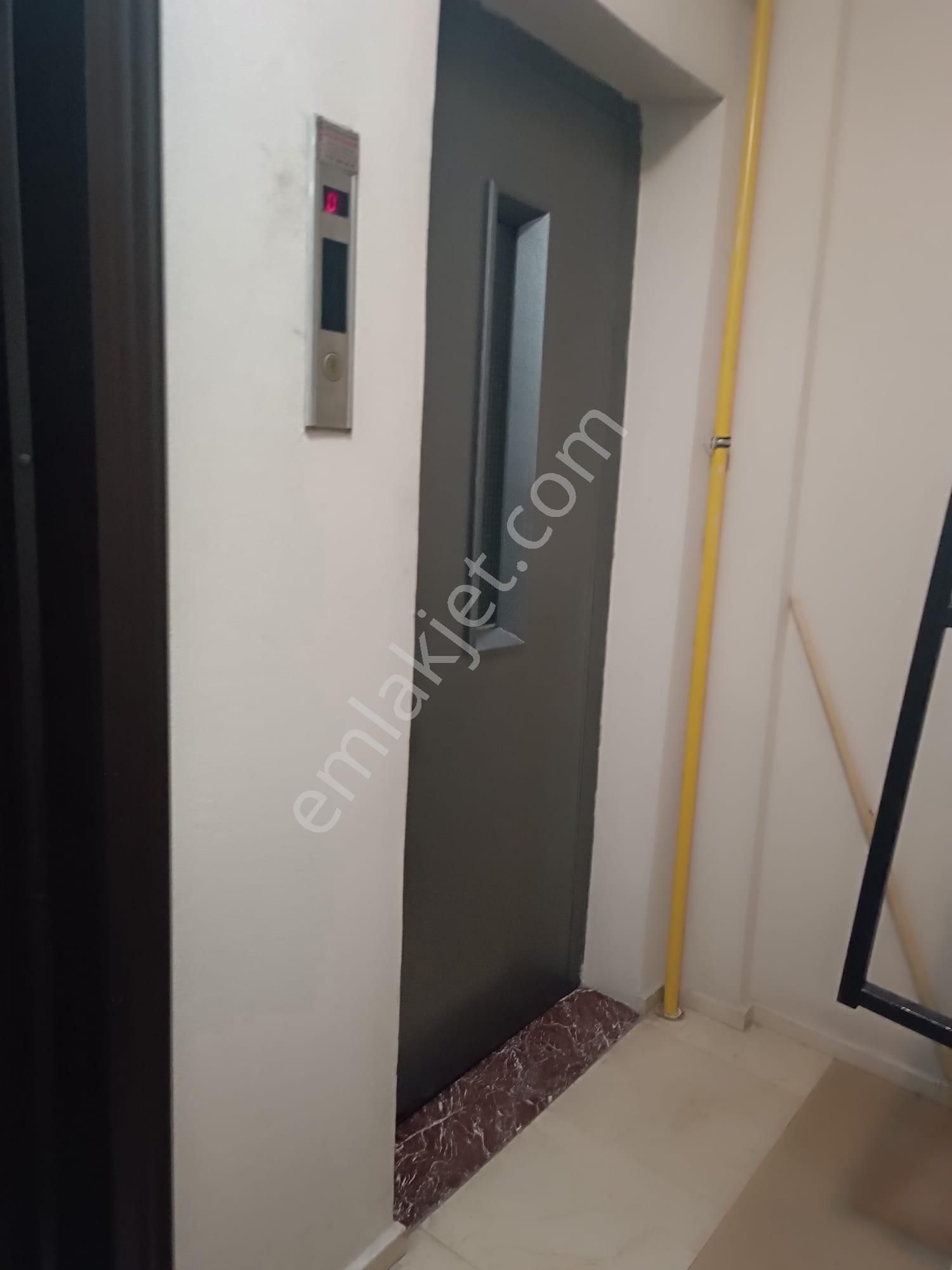 İzmir Karşıyakada Merkezi Konumda Ferah Satılık Daire - Görsel 5