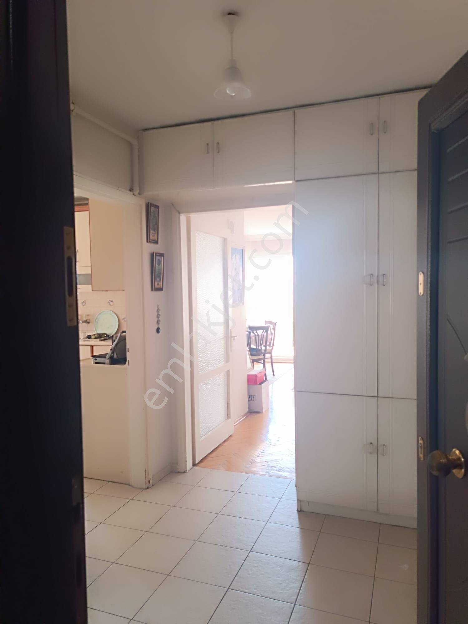 İzmir Karşıyakada Merkezi Konumda Ferah Satılık Daire - Görsel 4