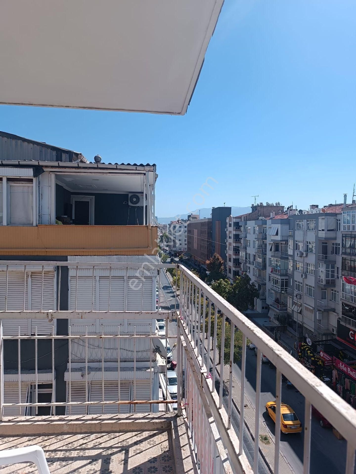 İzmir Karşıyakada Merkezi Konumda Ferah Satılık Daire - Görsel 9