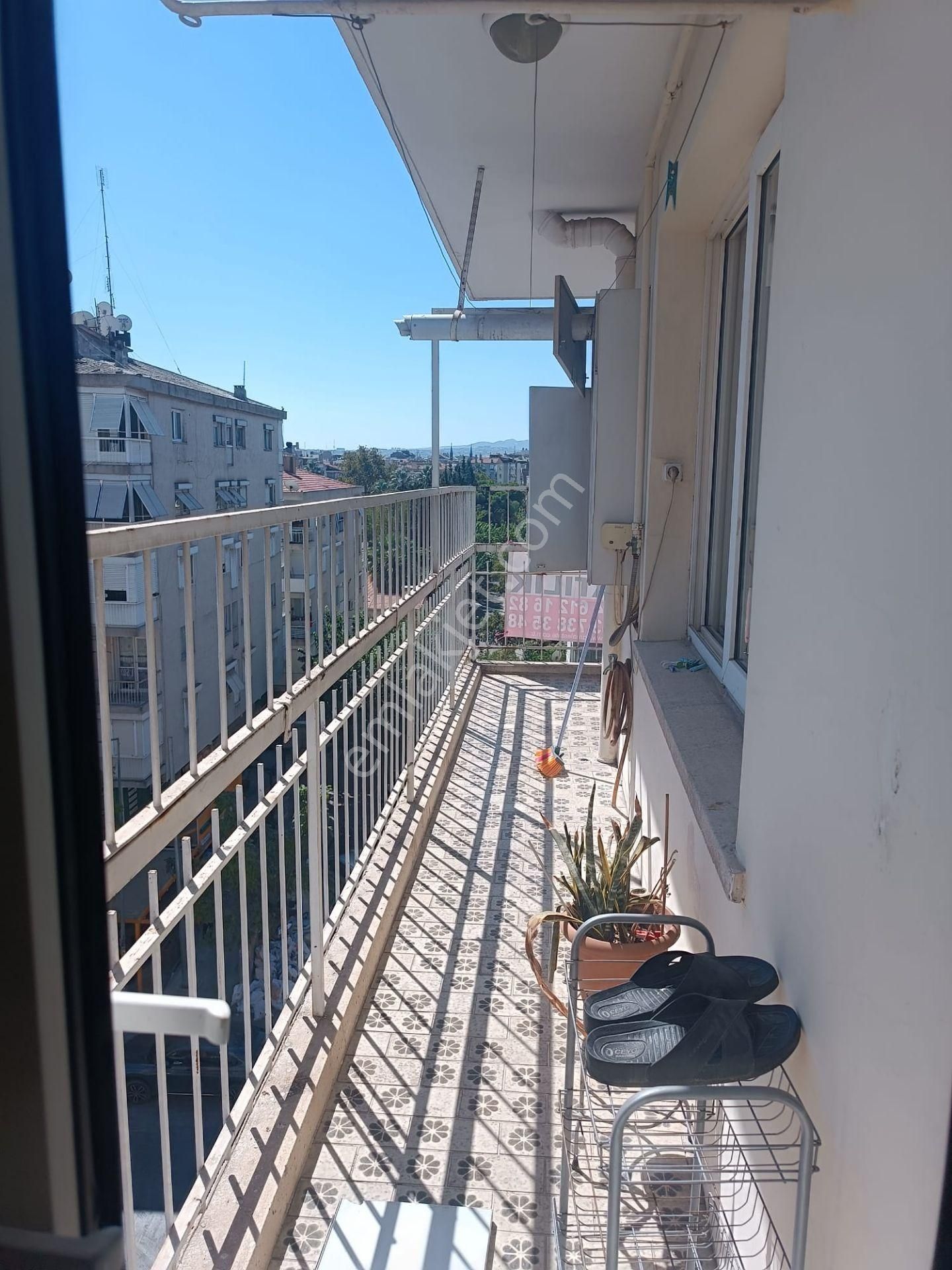 İzmir Karşıyakada Merkezi Konumda Ferah Satılık Daire - Görsel 16