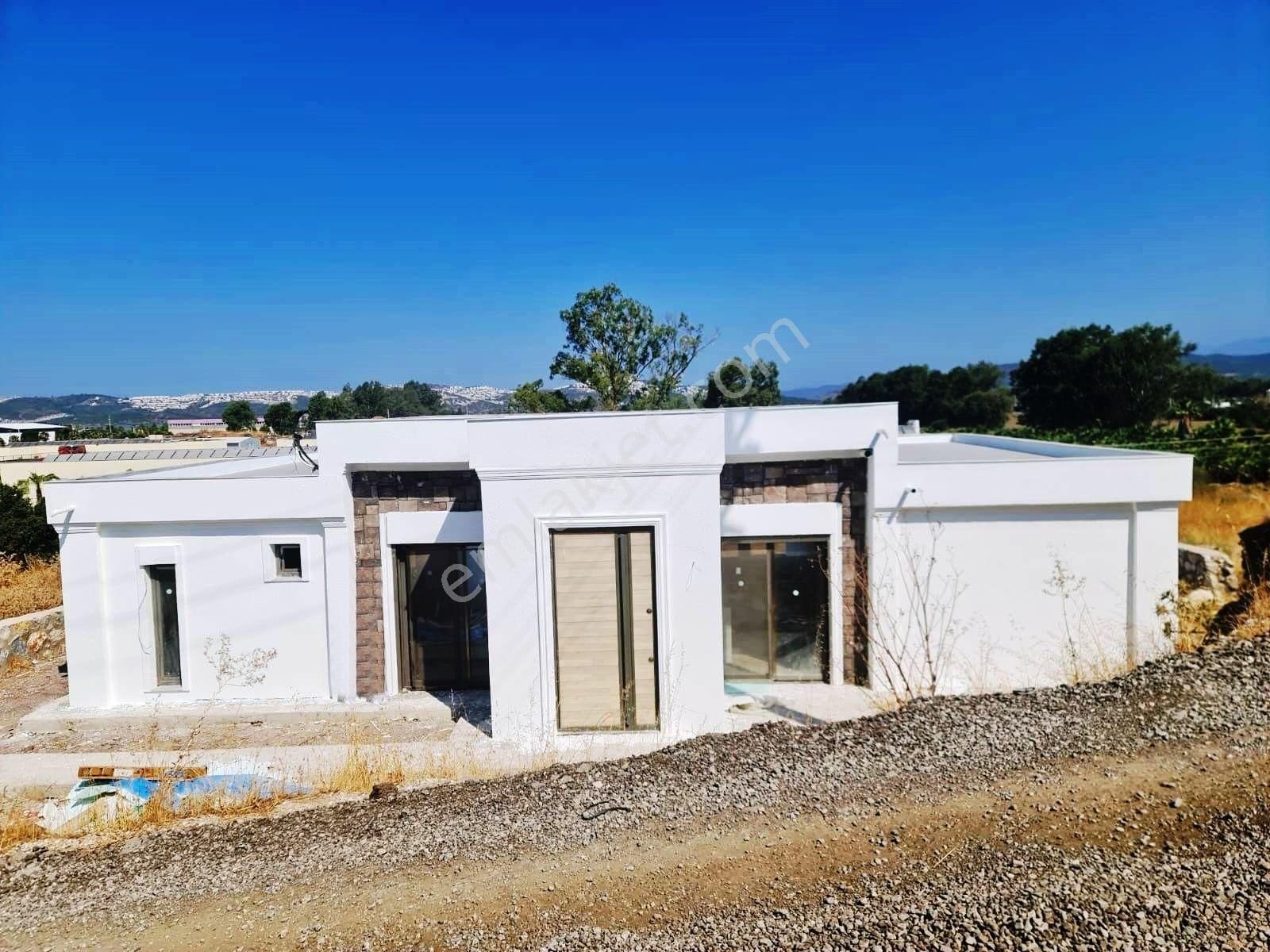 Milas Meşelik'te Yeni Sıfır Satılık Tek Katlı Villa 3+1