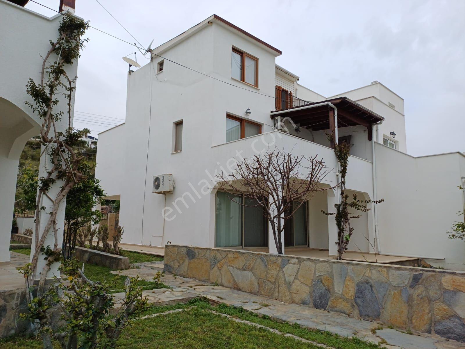 Yahşi Sitede 4+1 Plajlı Bahçeli Villa - Görsel 21
