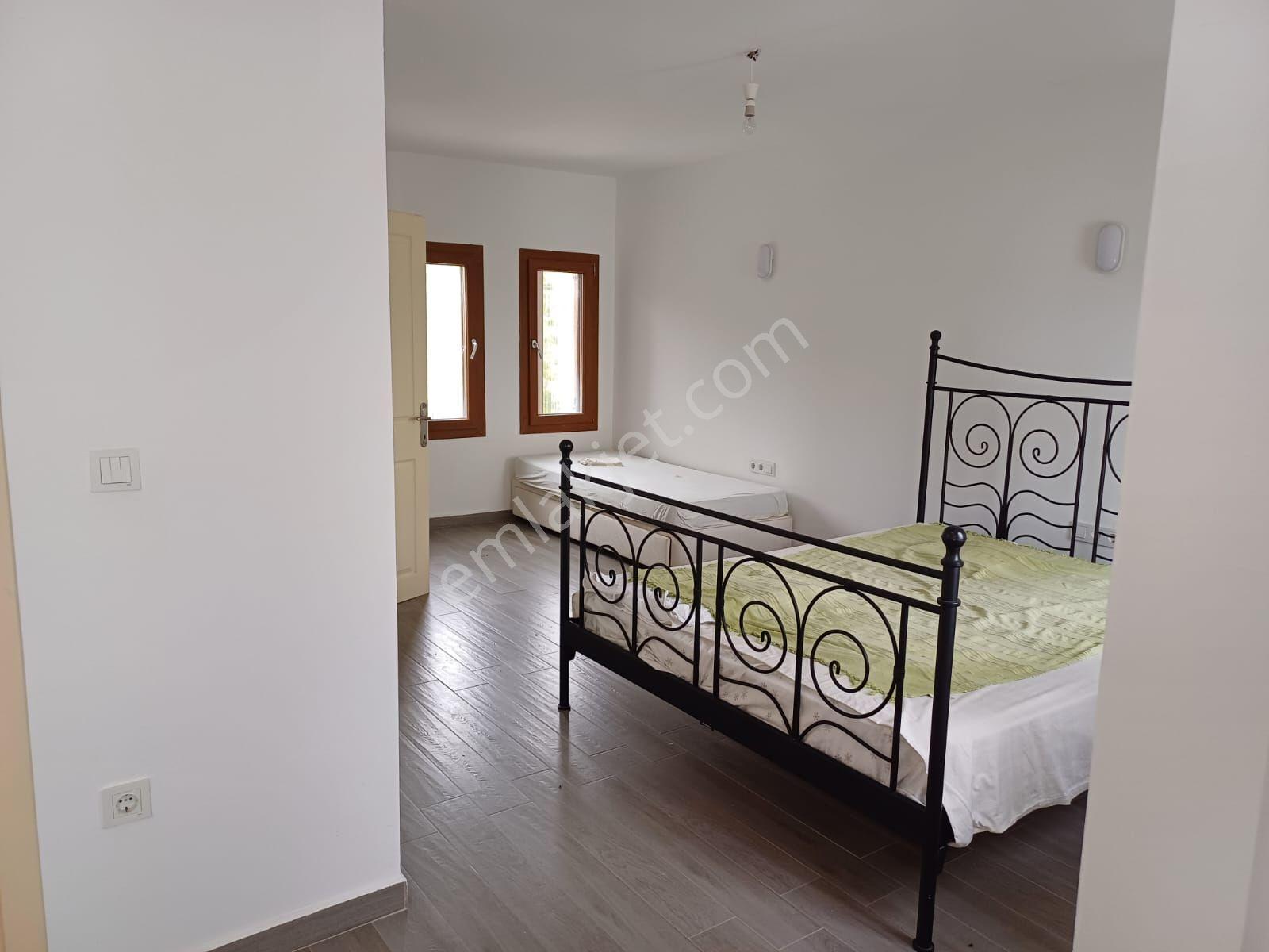 Yahşi Sitede 4+1 Plajlı Bahçeli Villa - Görsel 27