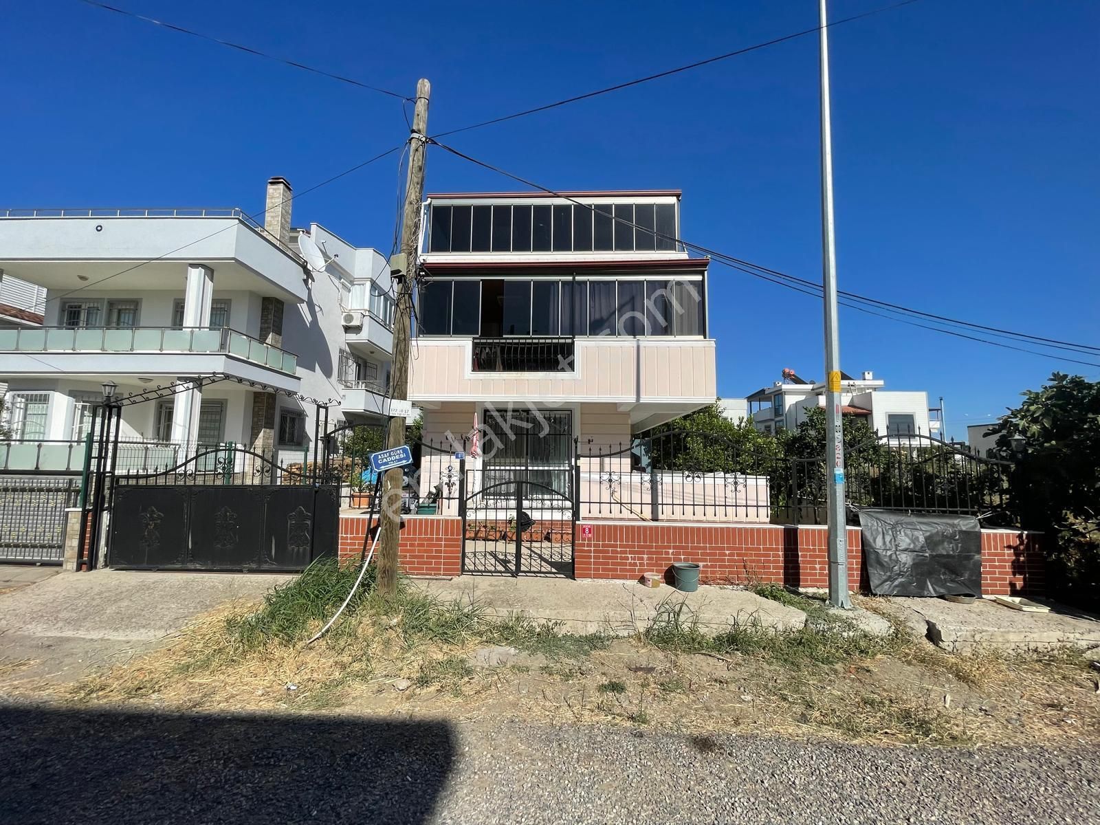 Sabri Pınarbaşı'dan Güre'de Satılık 300m2 Arsa İçinde Tek Müstakil Ev