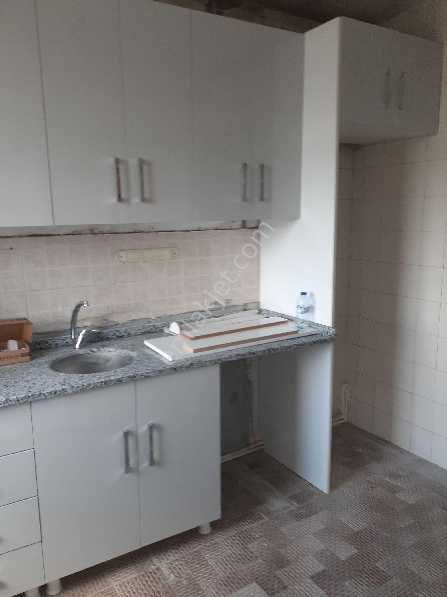 Fatih Silivrikapi Buz Pateni Spor Komplexi Yanında Giriş Üzeri Boş ... - Görsel 17