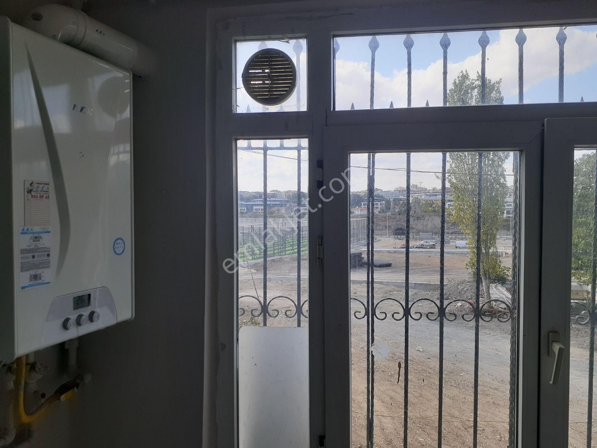 Fatih Silivrikapi Buz Pateni Spor Komplexi Yanında Giriş Üzeri Boş ... - Görsel 13