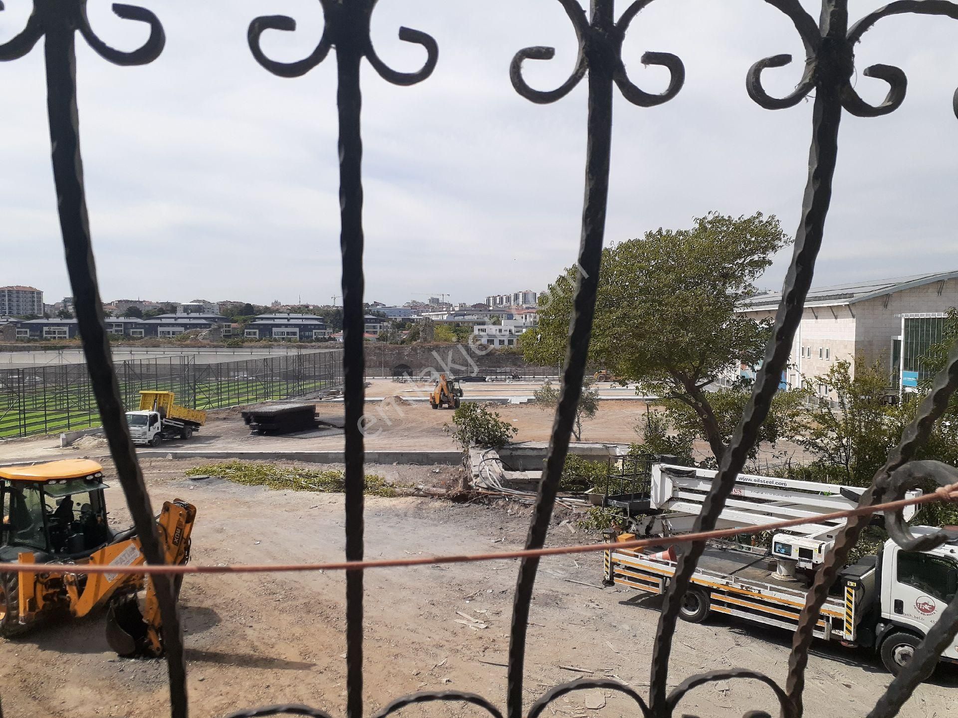 Fatih Silivrikapi Buz Pateni Spor Komplexi Yanında Giriş Üzeri Boş ... - Görsel 5