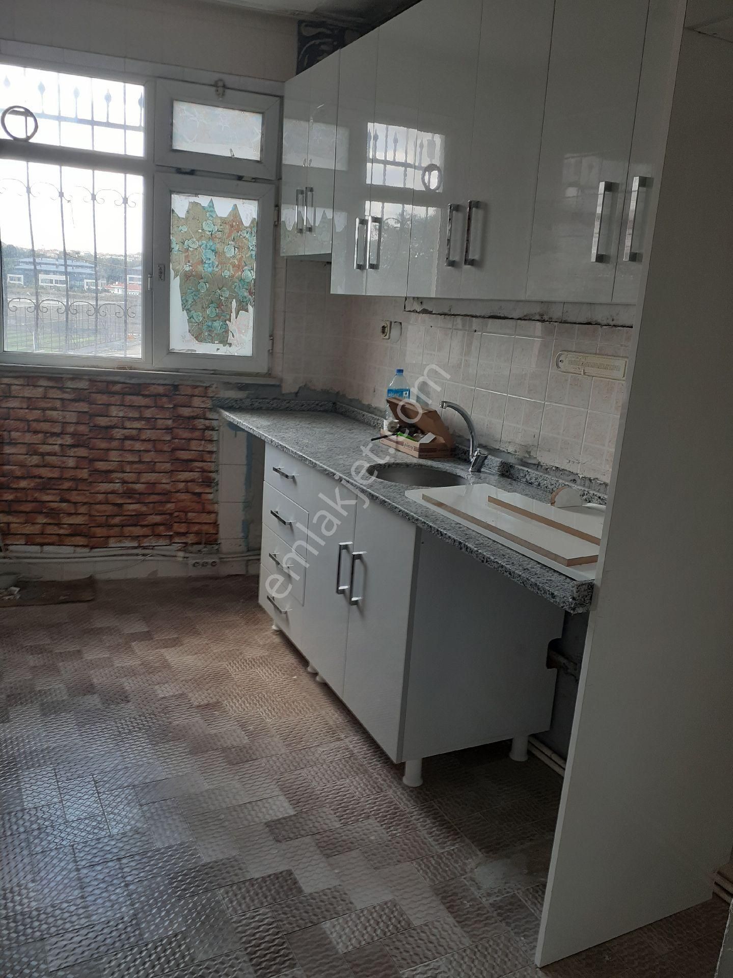 Fatih Silivrikapi Buz Pateni Spor Komplexi Yanında Giriş Üzeri Boş ... - Görsel 15